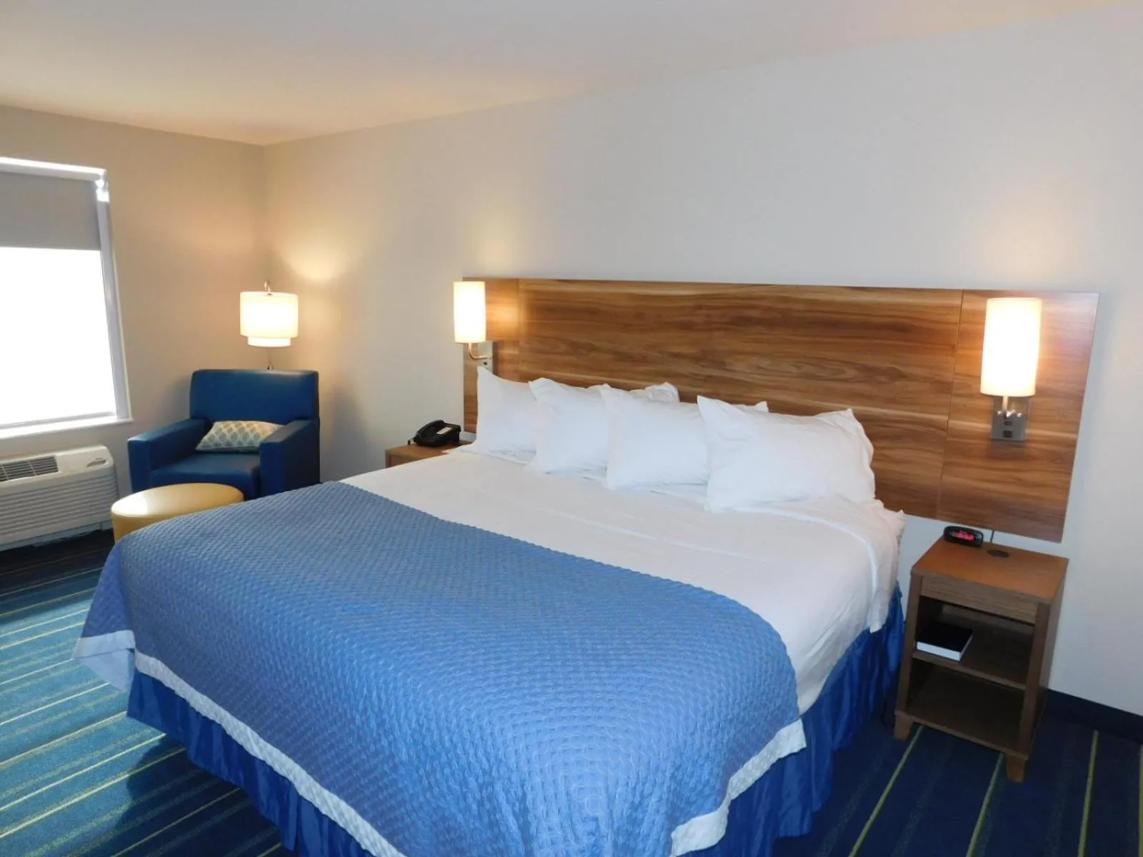 Bedroom, Bed in Days Inn & Suites by Wyndham Kearney NE