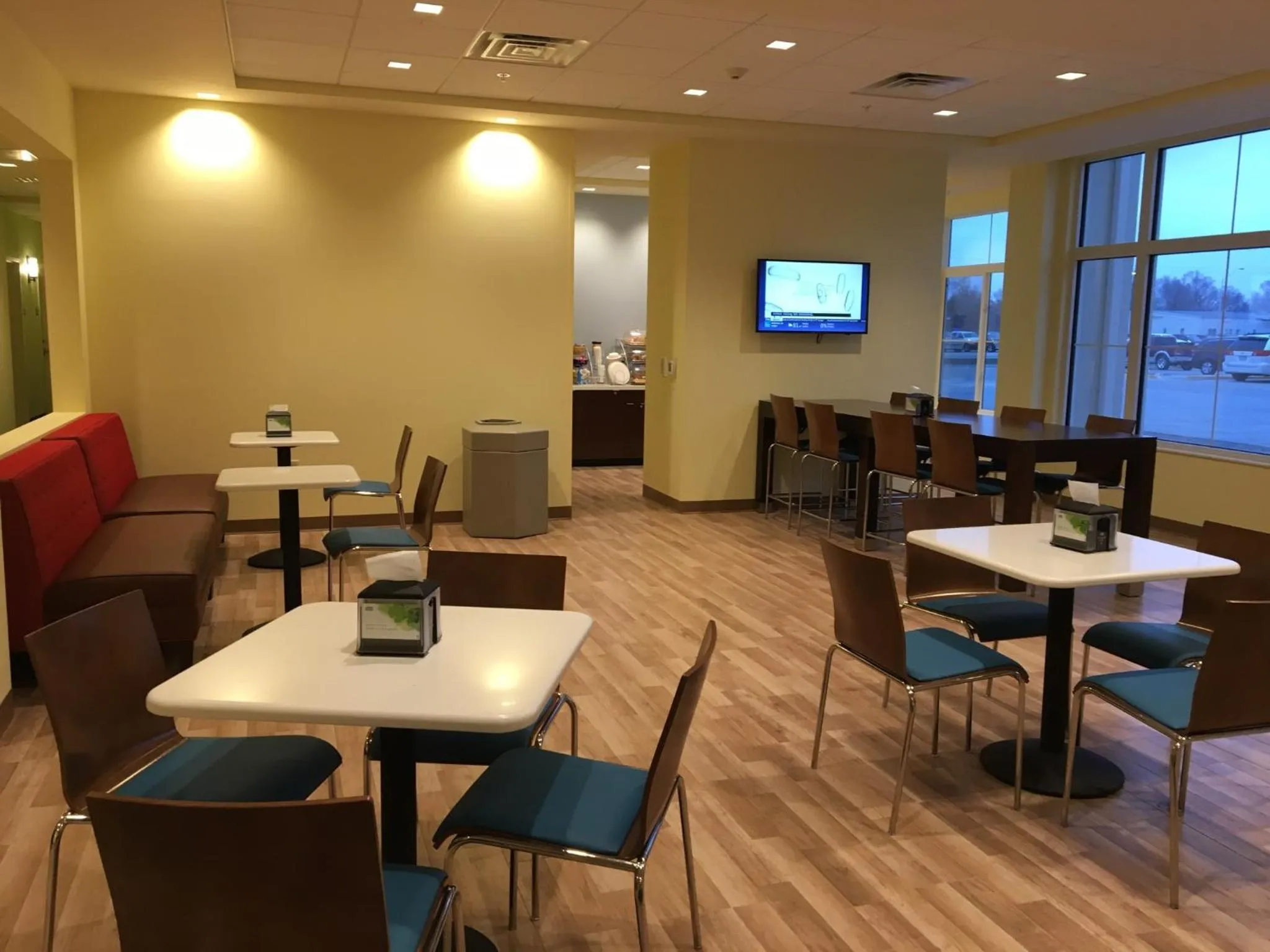 Breakfast in Days Inn & Suites by Wyndham Kearney NE