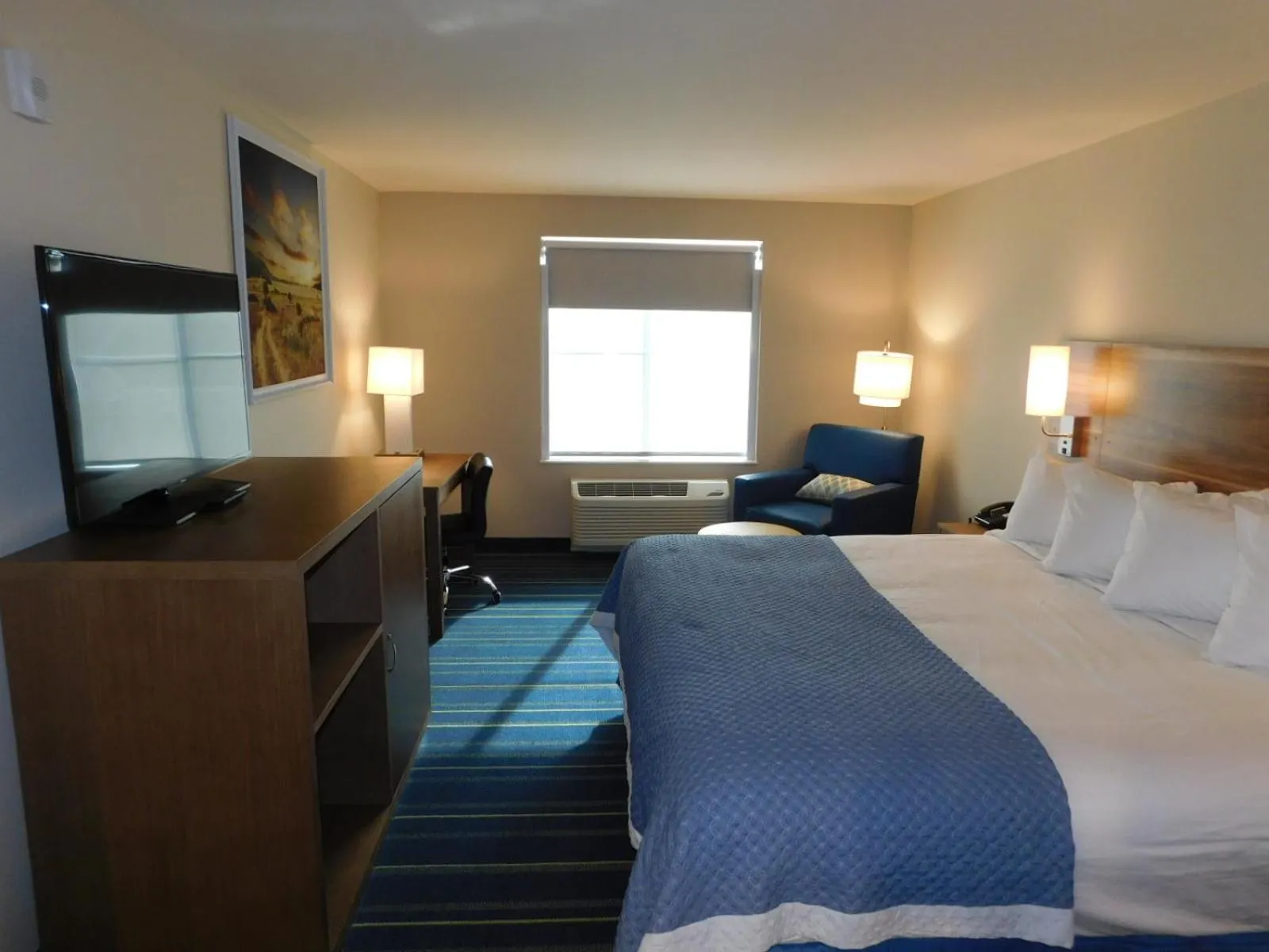 Photo of the whole room, Bed in Days Inn & Suites by Wyndham Kearney NE