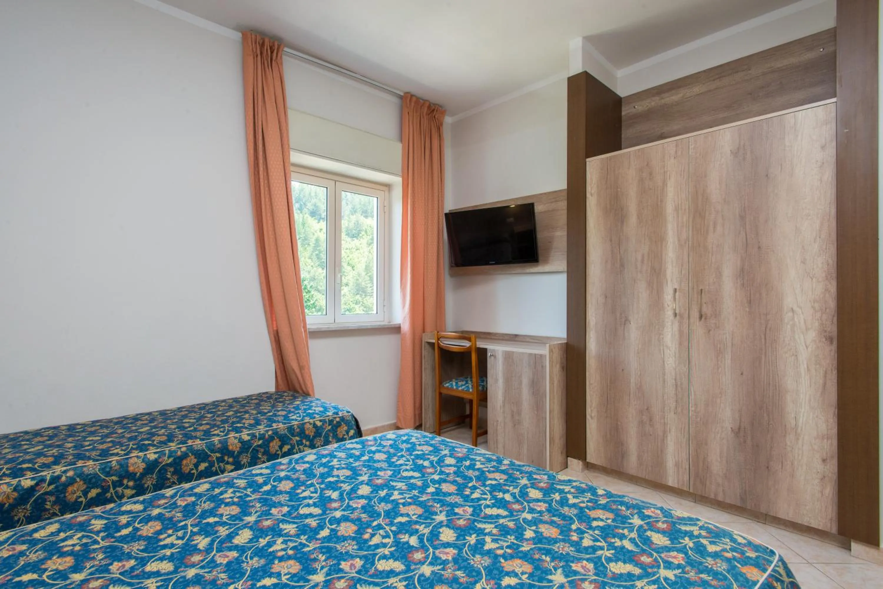 Bedroom, Bed in Hotel Tasso