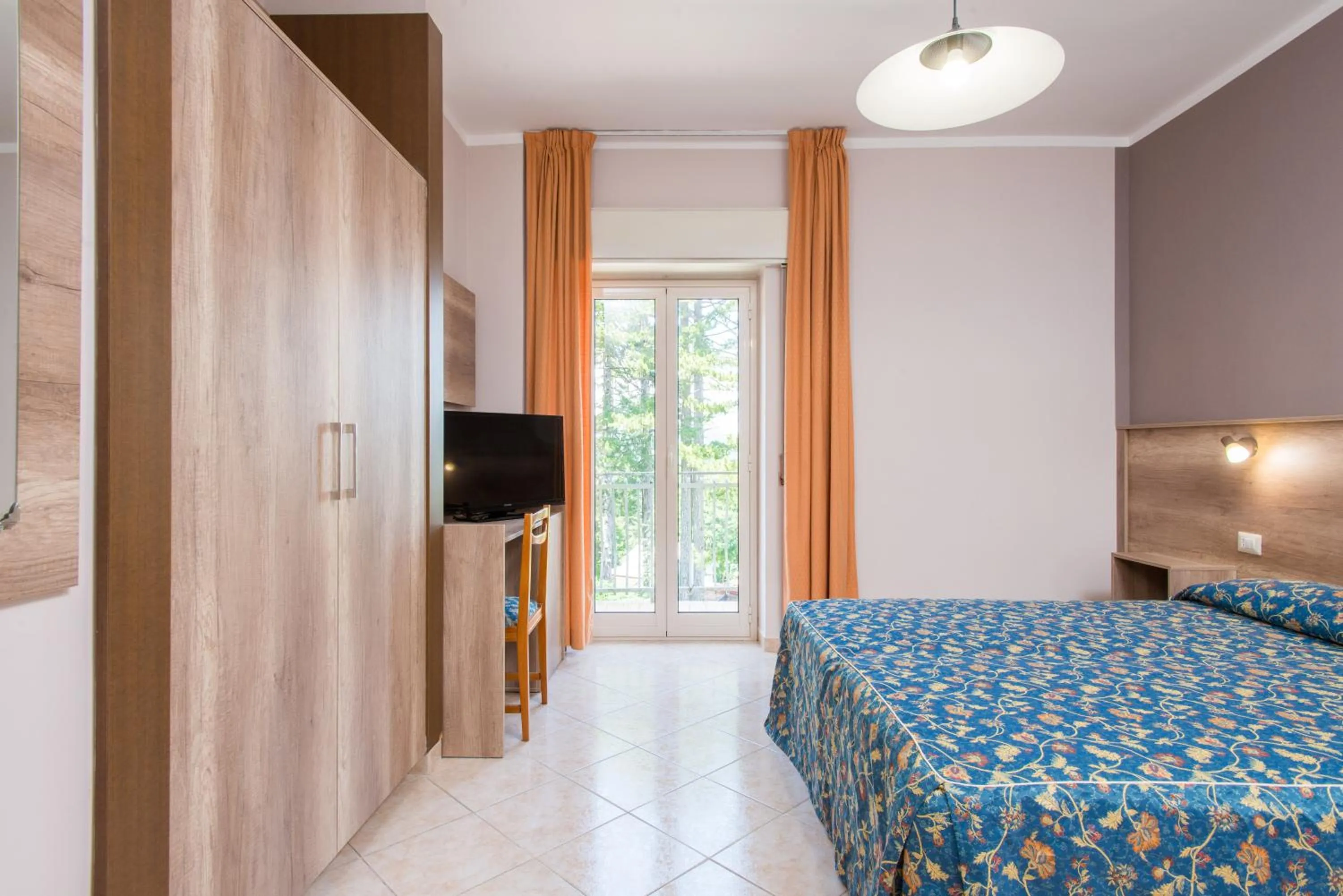 Bedroom, Bed in Hotel Tasso