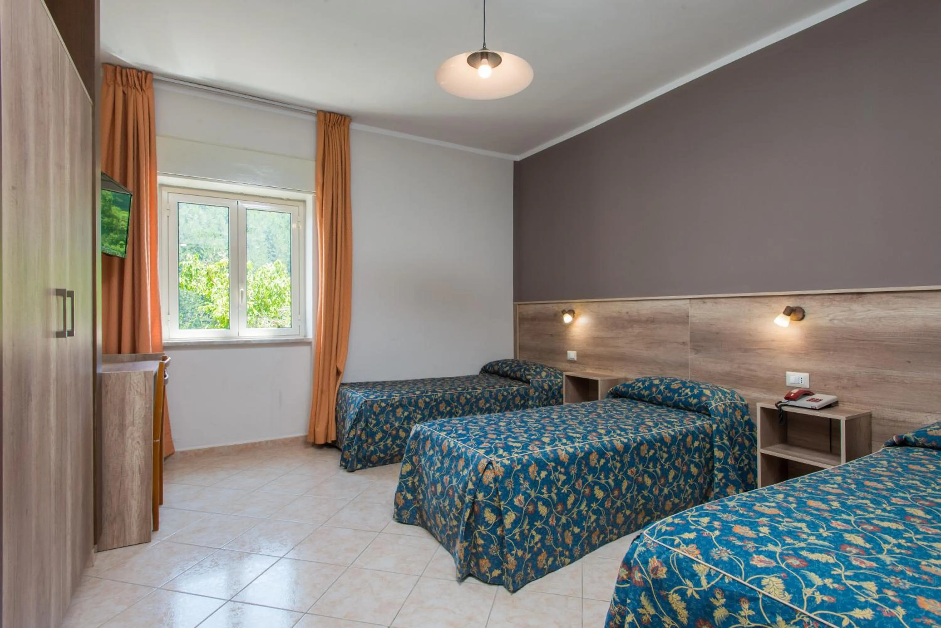 Bedroom, Bed in Hotel Tasso