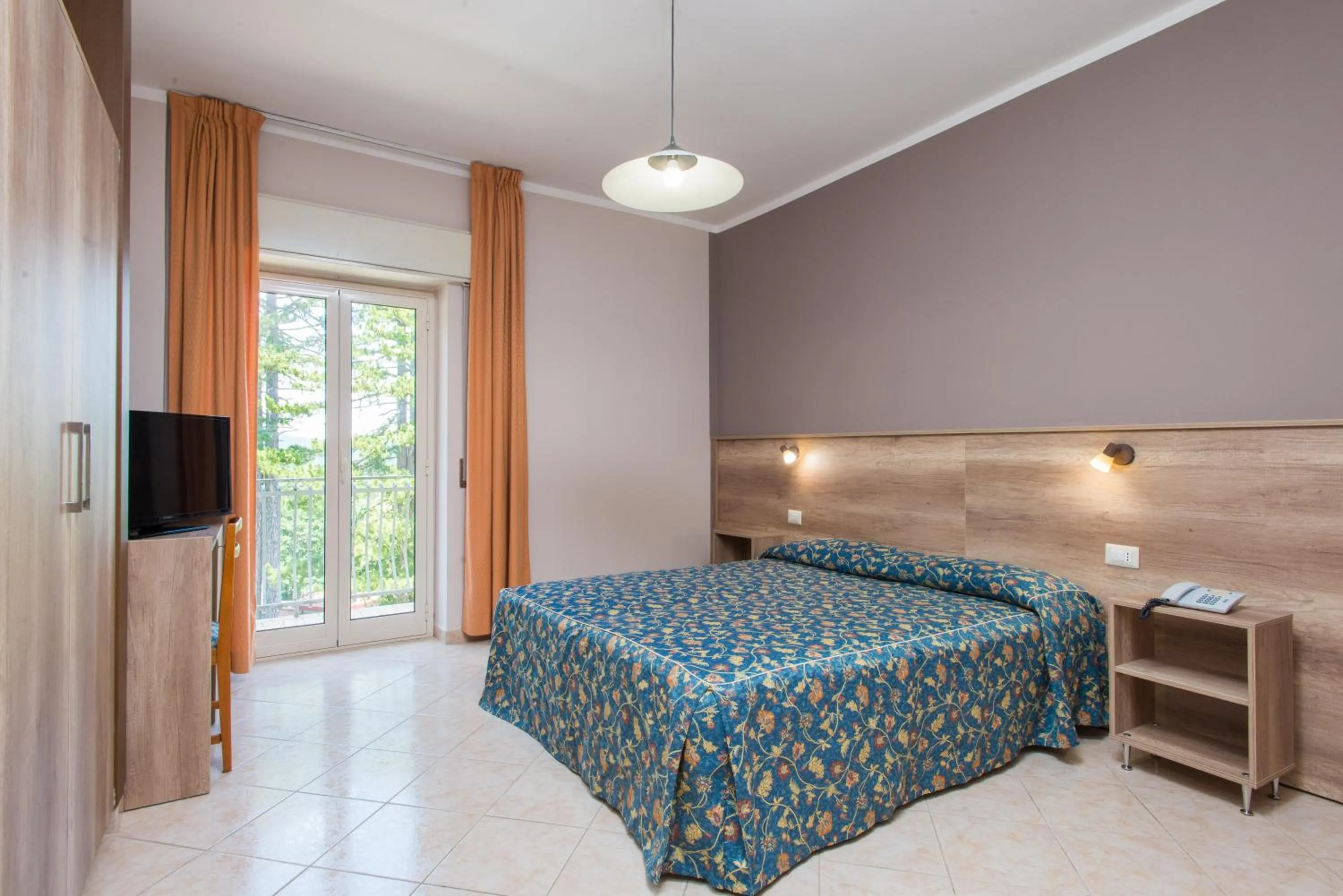 Bedroom, Bed in Hotel Tasso