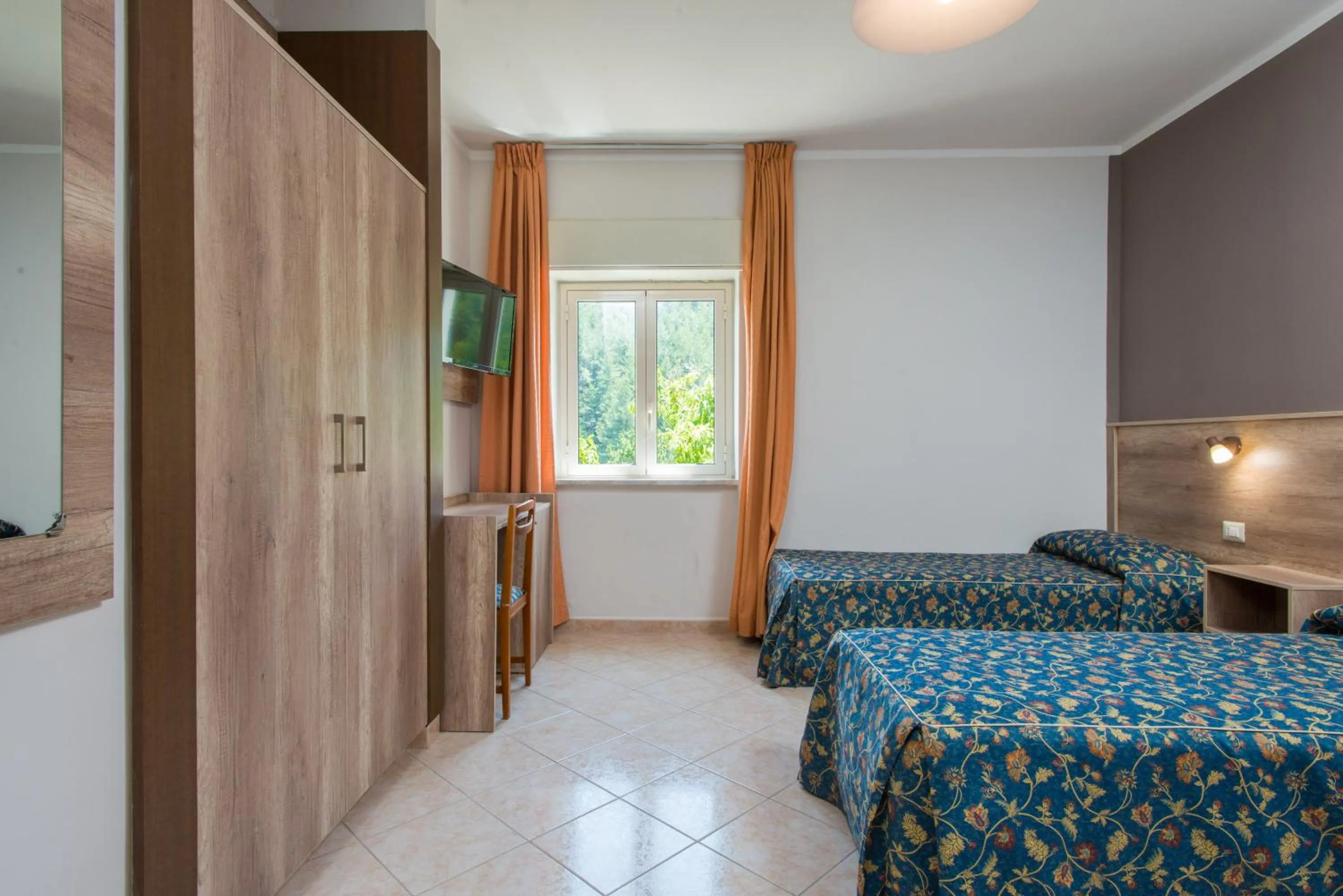 Bedroom, Bed in Hotel Tasso