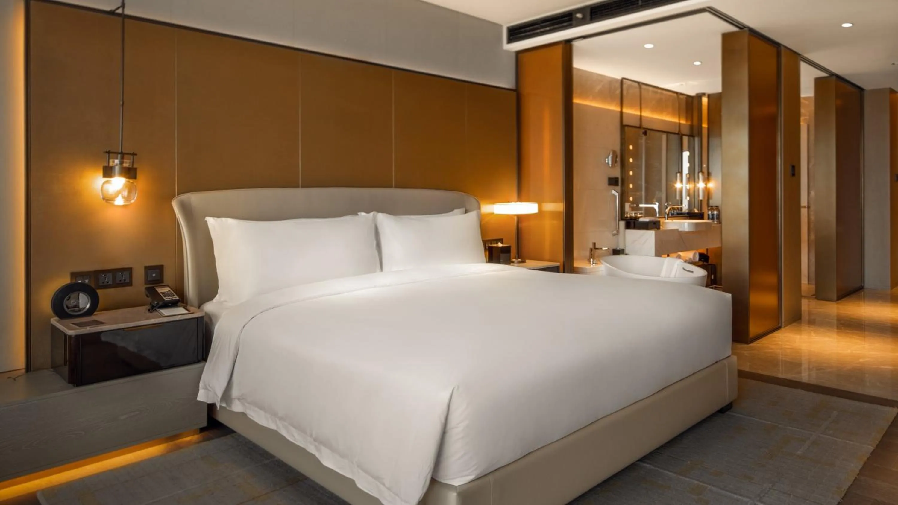 Photo of the whole room, Bed in InterContinental Tianjin Yujiapu Hotel & Residences by IHG