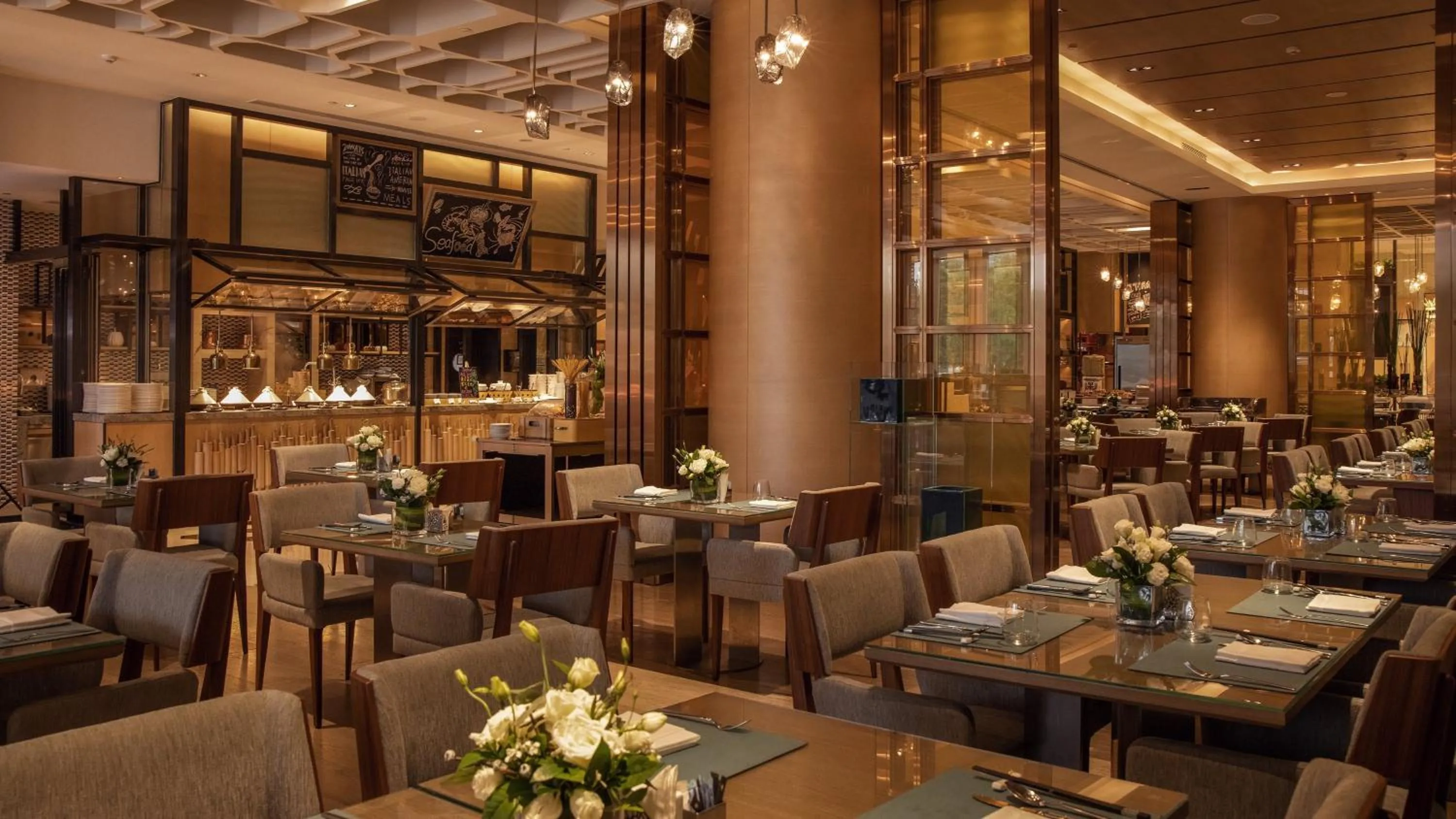 Restaurant/places to eat in InterContinental Tianjin Yujiapu Hotel & Residences by IHG