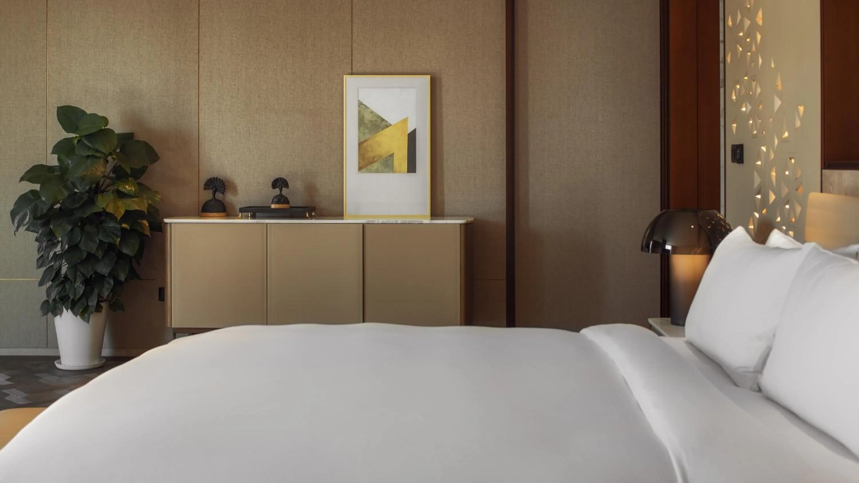 Photo of the whole room, Bed in InterContinental Tianjin Yujiapu Hotel & Residences by IHG