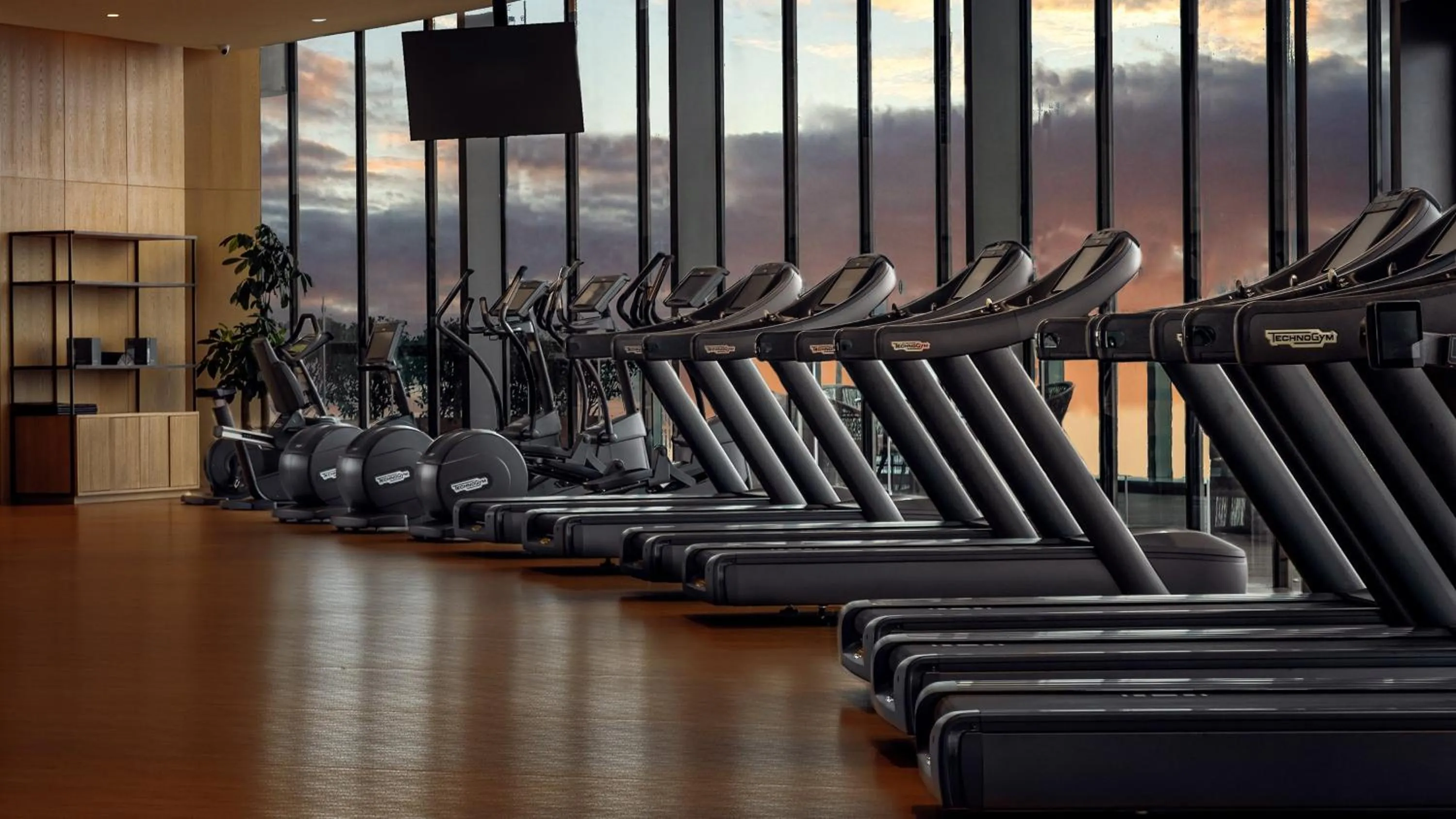 Fitness centre/facilities in InterContinental Tianjin Yujiapu Hotel & Residences by IHG