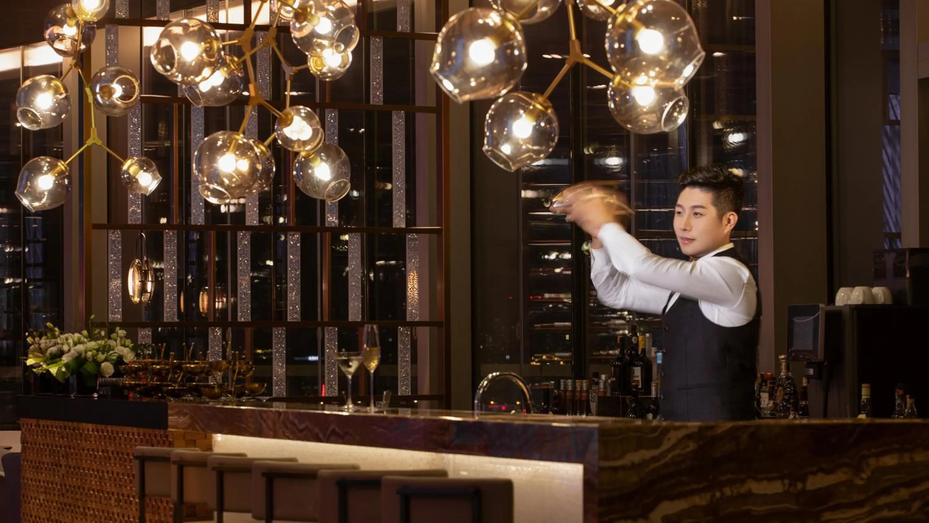 Lounge or bar in InterContinental Tianjin Yujiapu Hotel & Residences by IHG