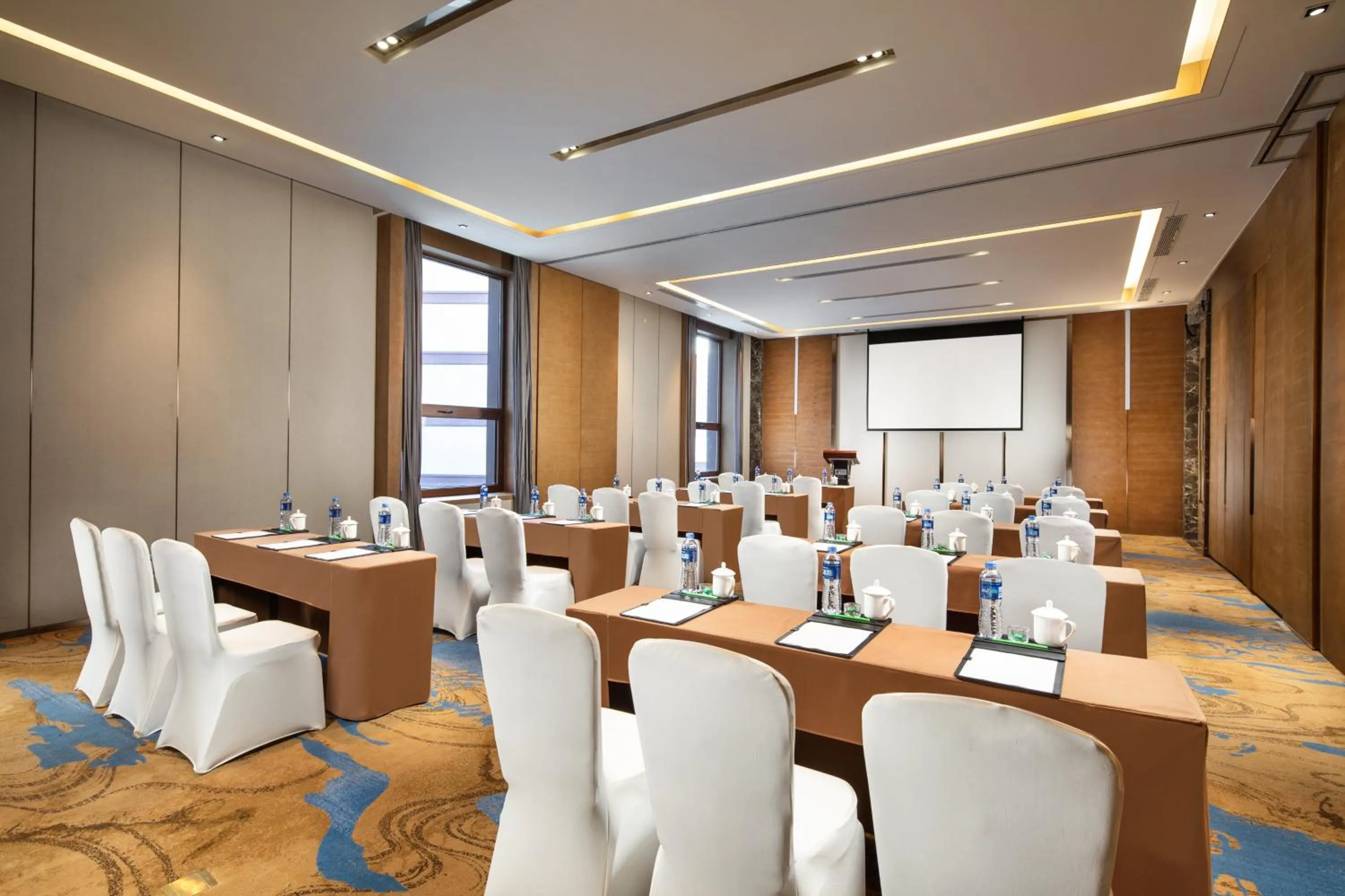 Meeting/conference room in Holiday Inn Resort Zhangjiakou Chongli, an IHG Hotel