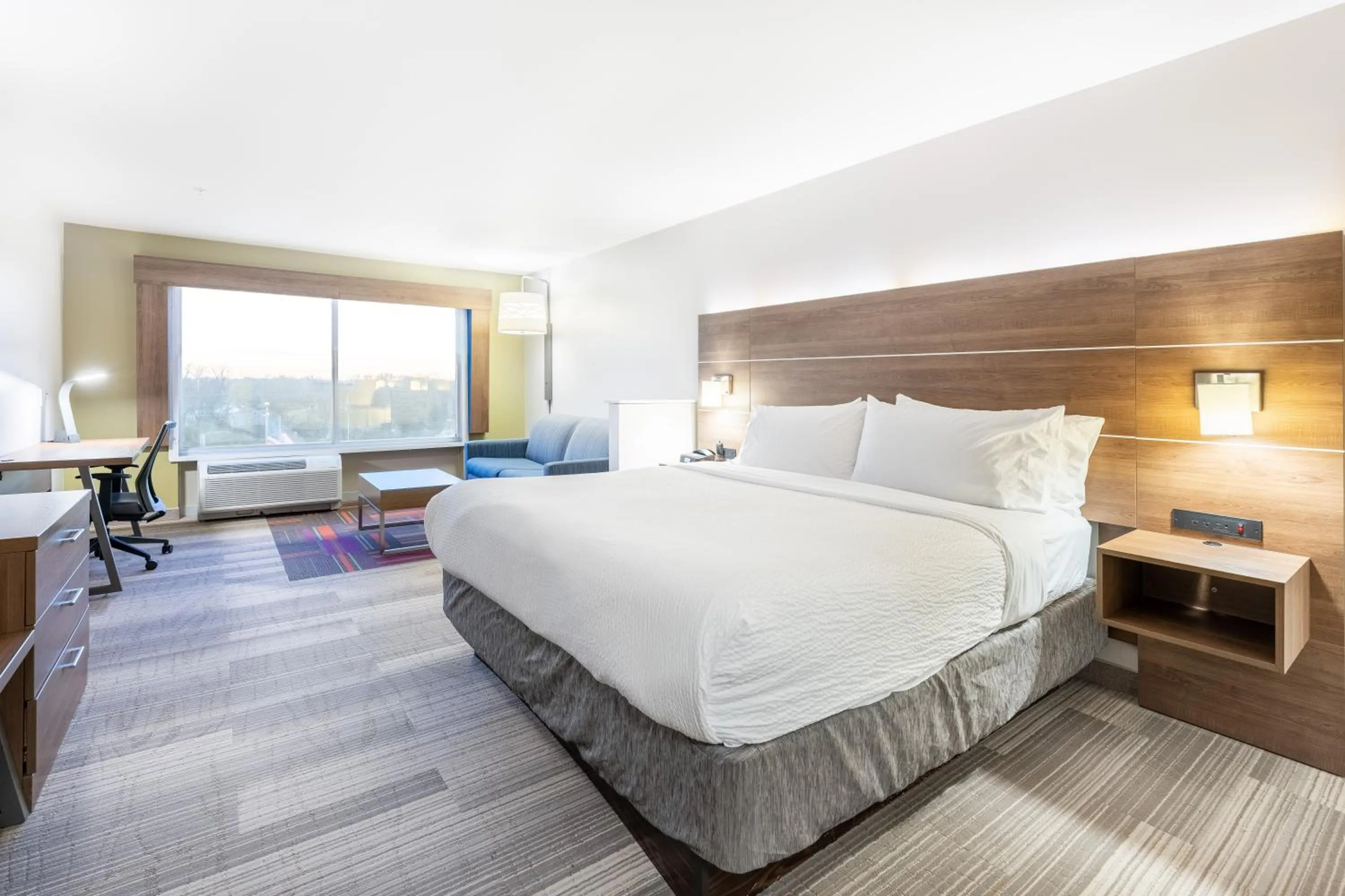 Bed in Holiday Inn Express & Suites Nashville North - Springfield by IHG