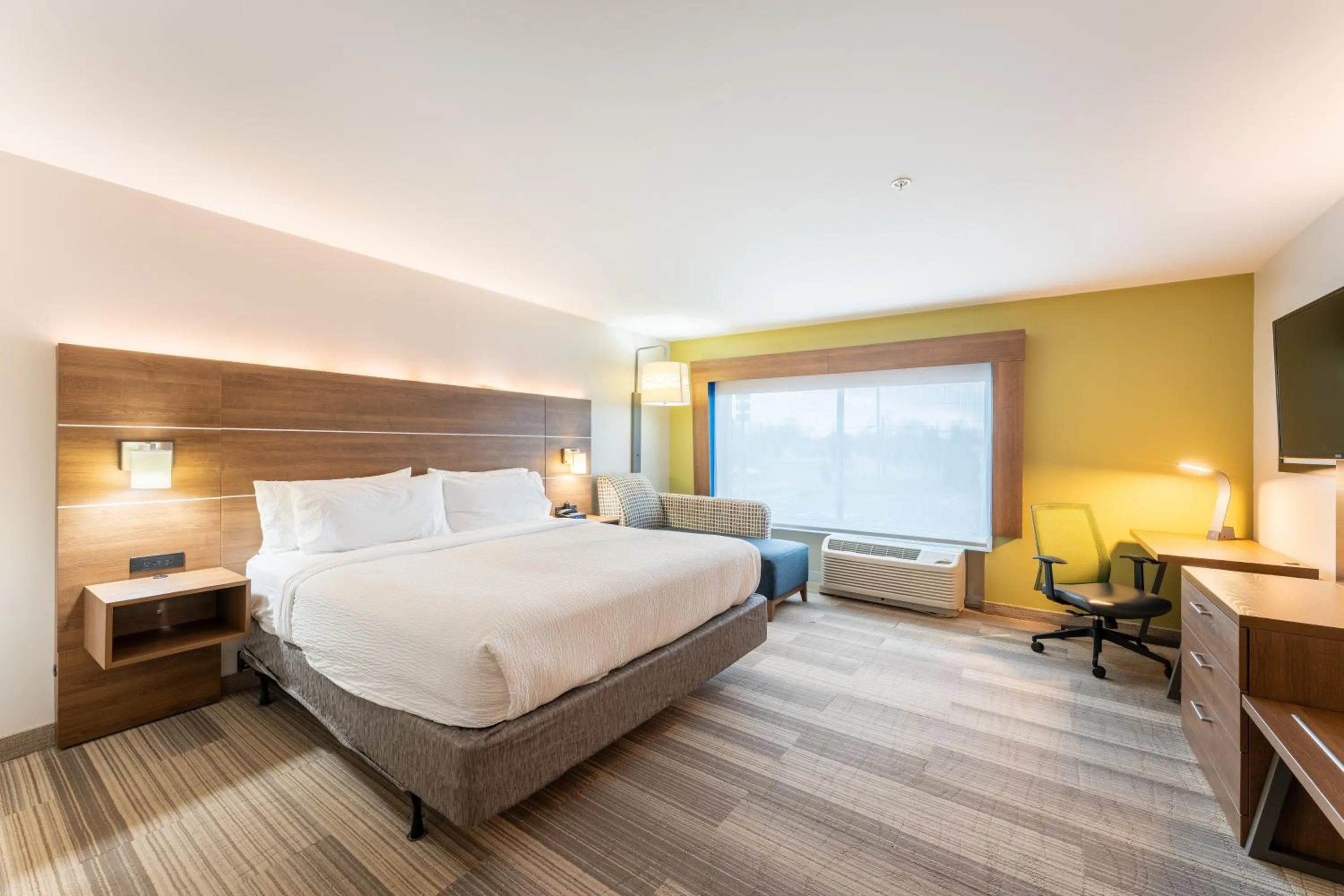 Bed in Holiday Inn Express & Suites Nashville North - Springfield by IHG