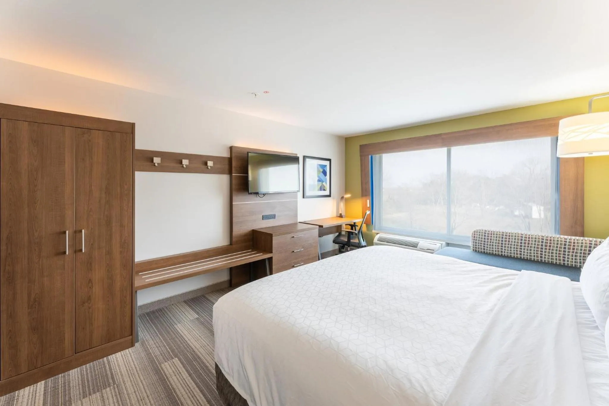 Photo of the whole room, Bed in Holiday Inn Express & Suites Nashville North - Springfield by IHG