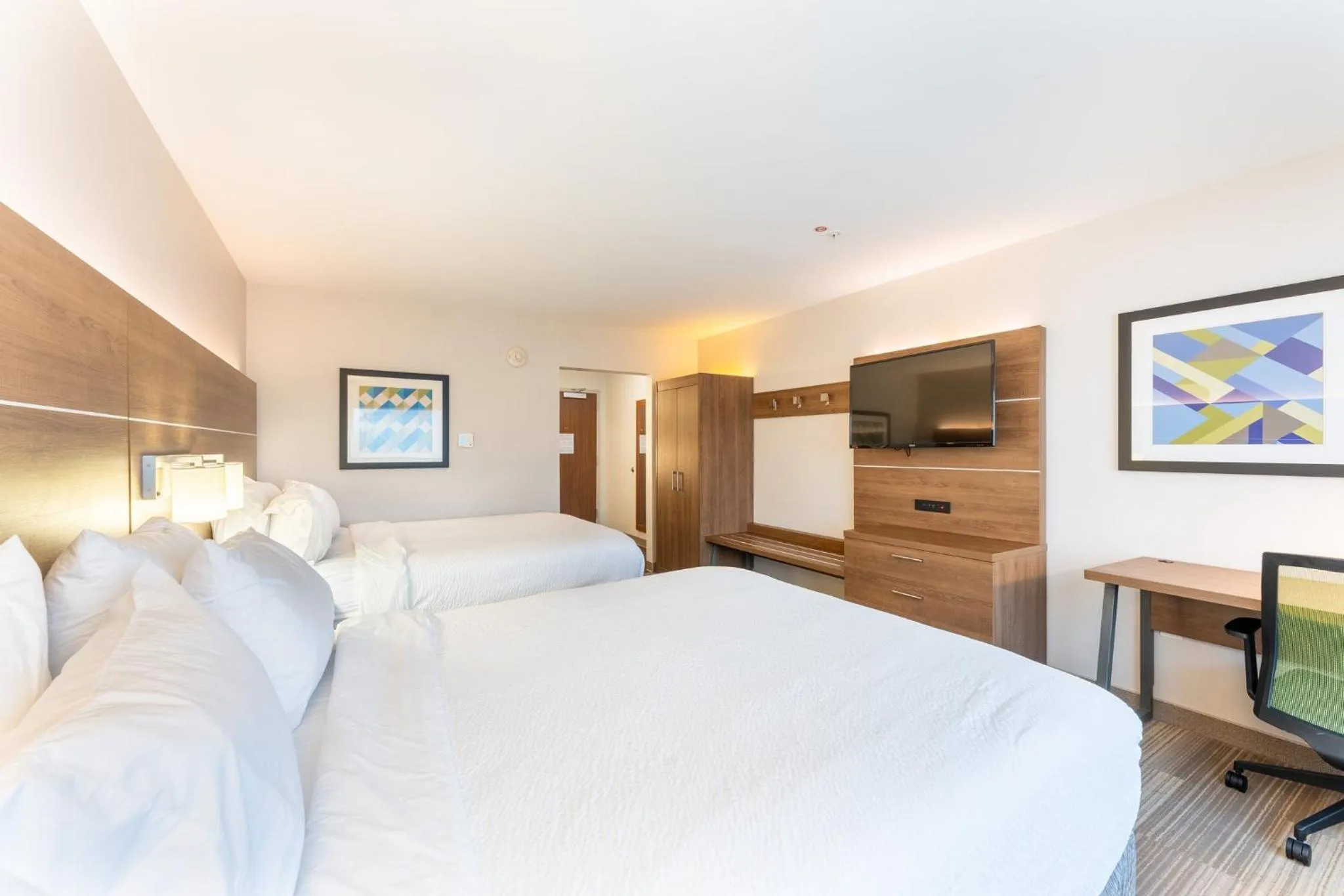 Photo of the whole room, Bed in Holiday Inn Express & Suites Nashville North - Springfield by IHG