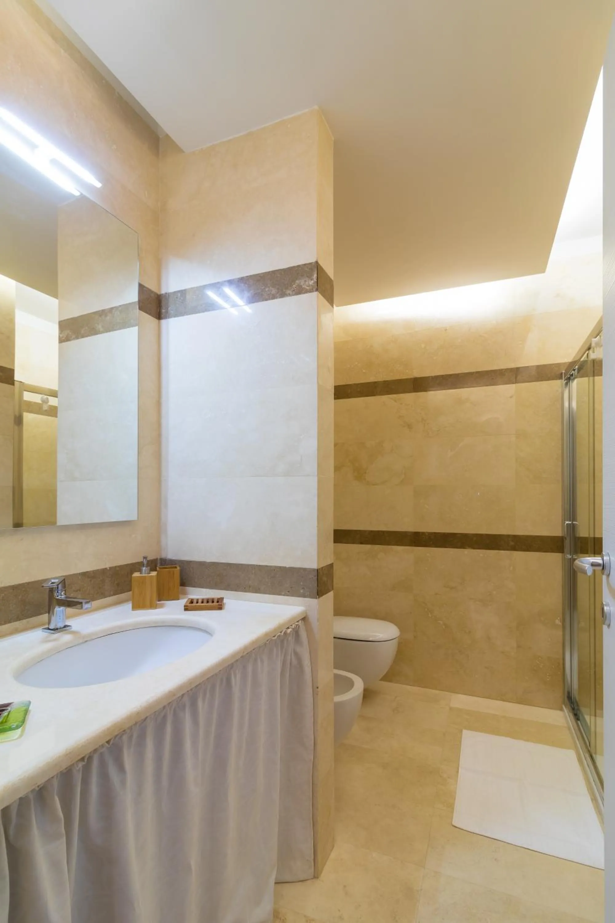 Elegant Flat at Municipio by Napoliapartments