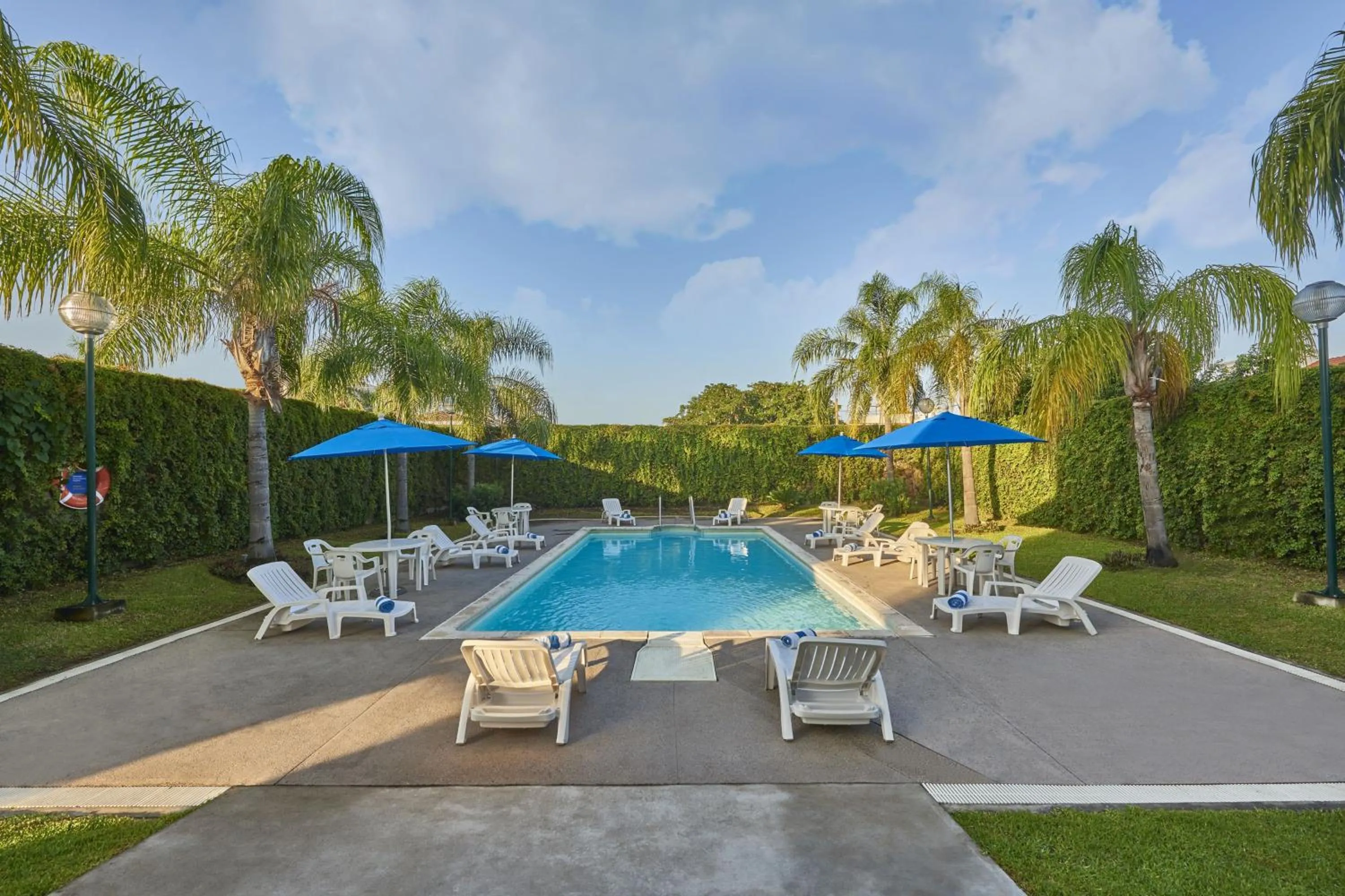 Swimming pool in City Express by Marriott Mazatlan
