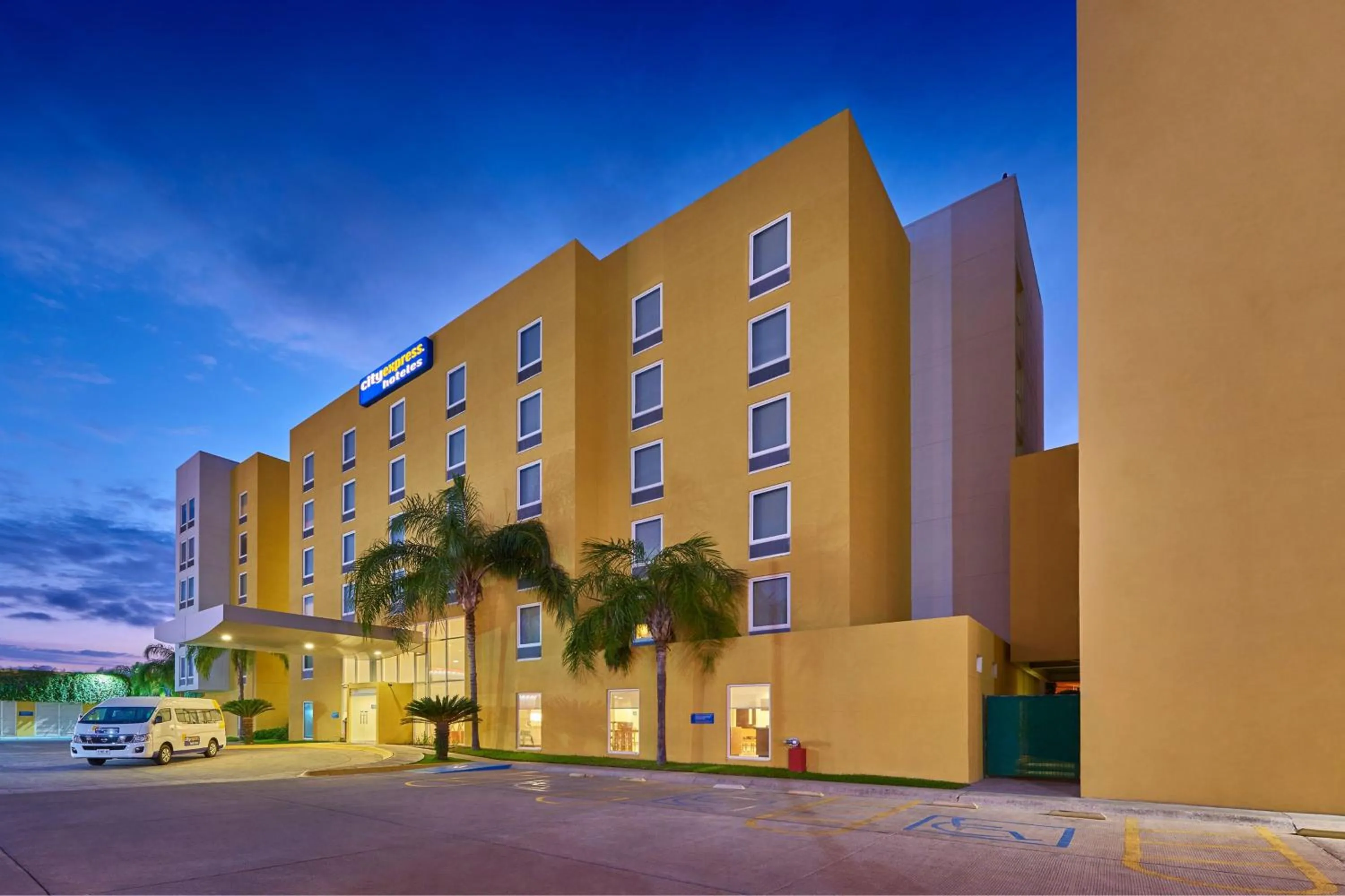 Property building in City Express by Marriott Mazatlan