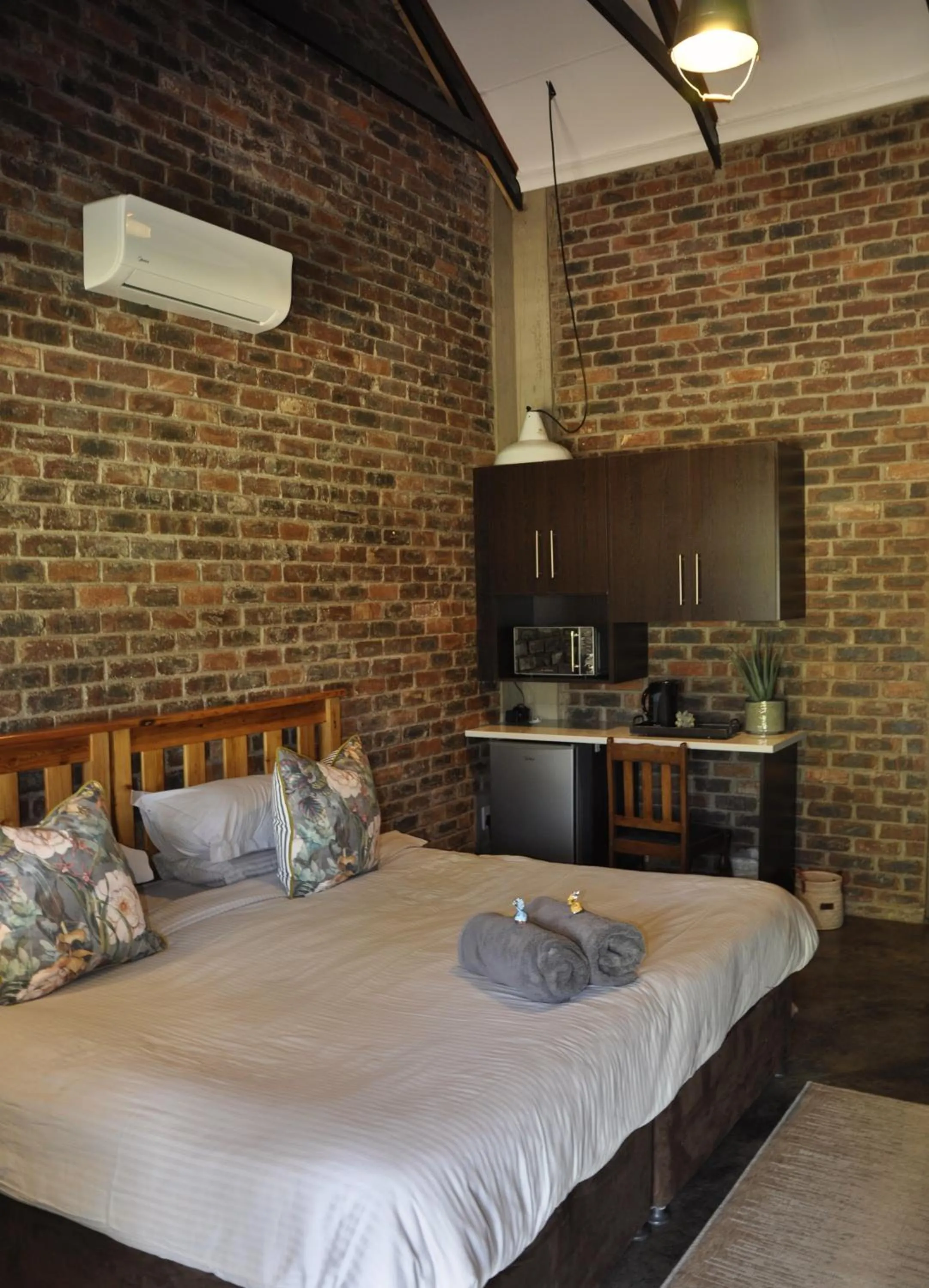 Bed in Grincourt B&B- with No Load shedding