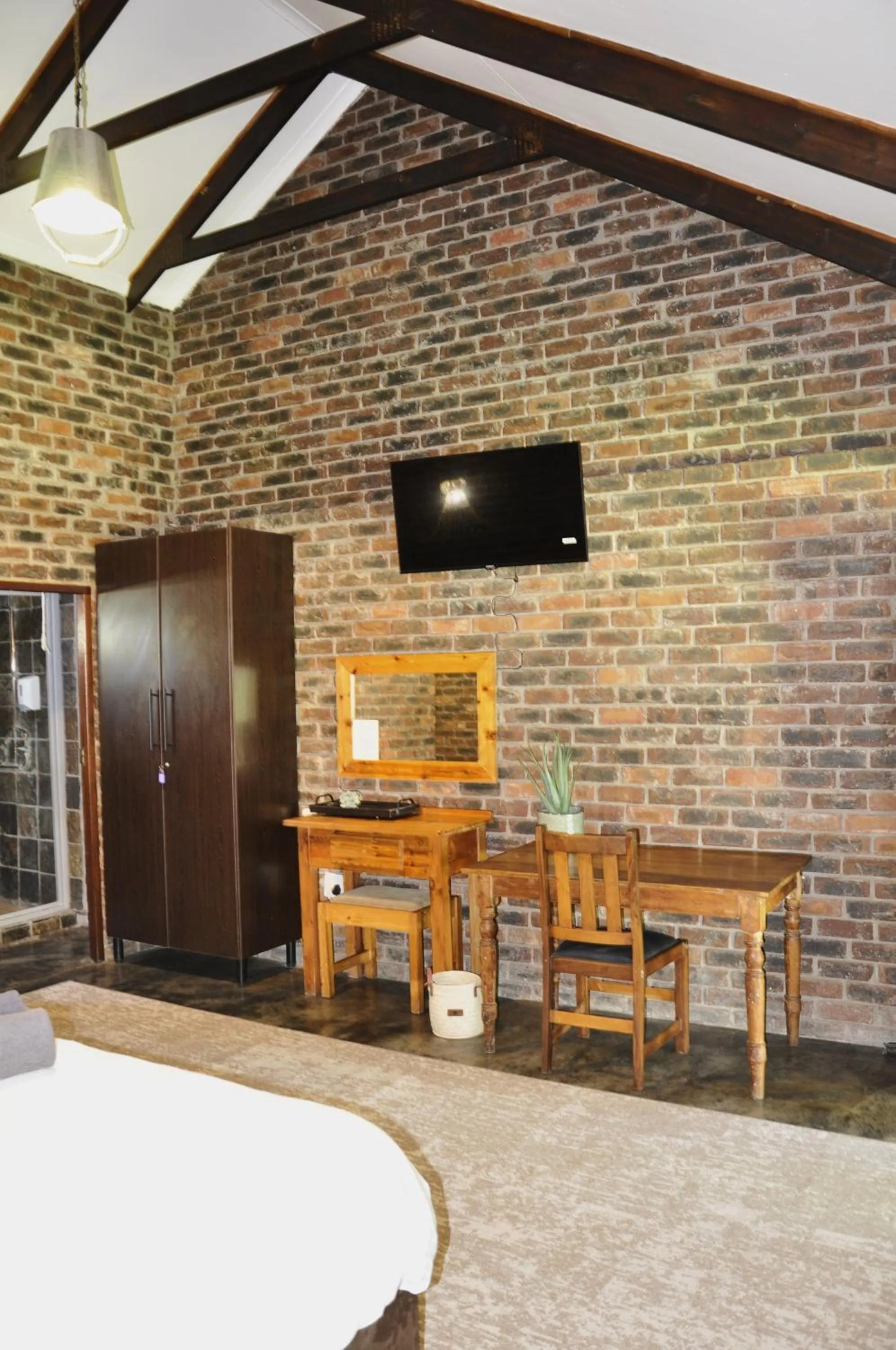 TV and multimedia in Grincourt B&B- with No Load shedding