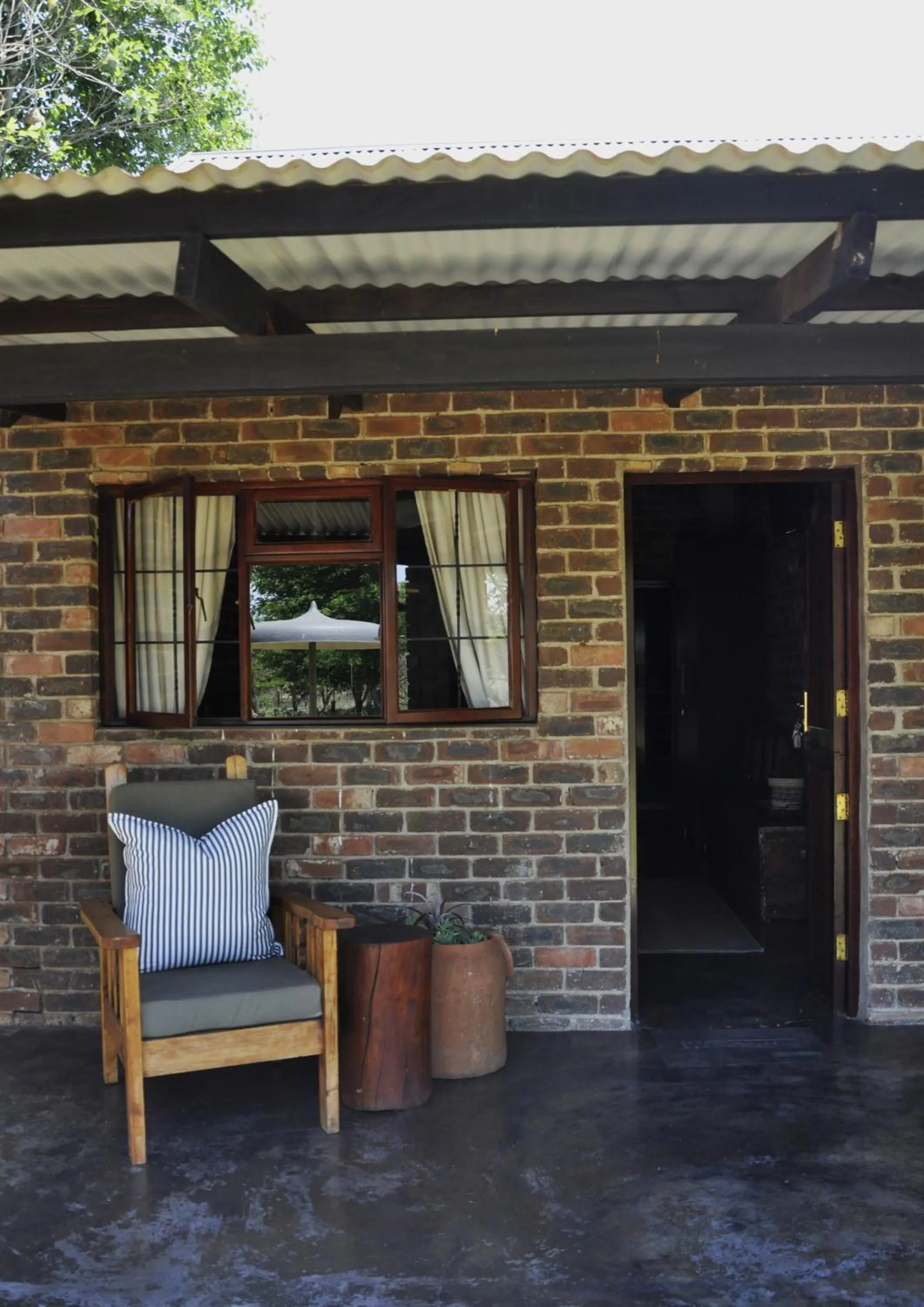 Patio in Grincourt B&B- with No Load shedding