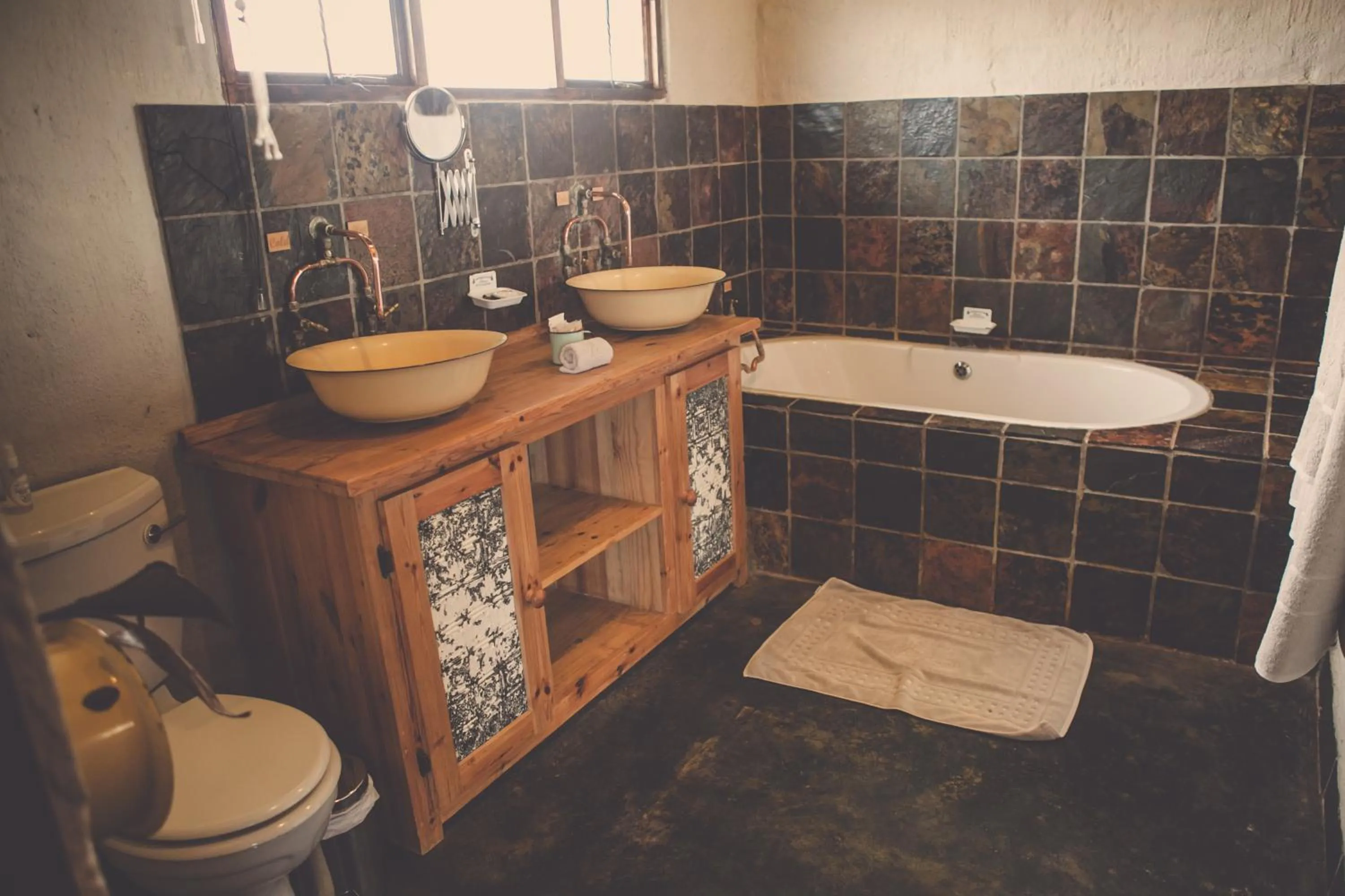 Bathroom in Grincourt B&B- with No Load shedding