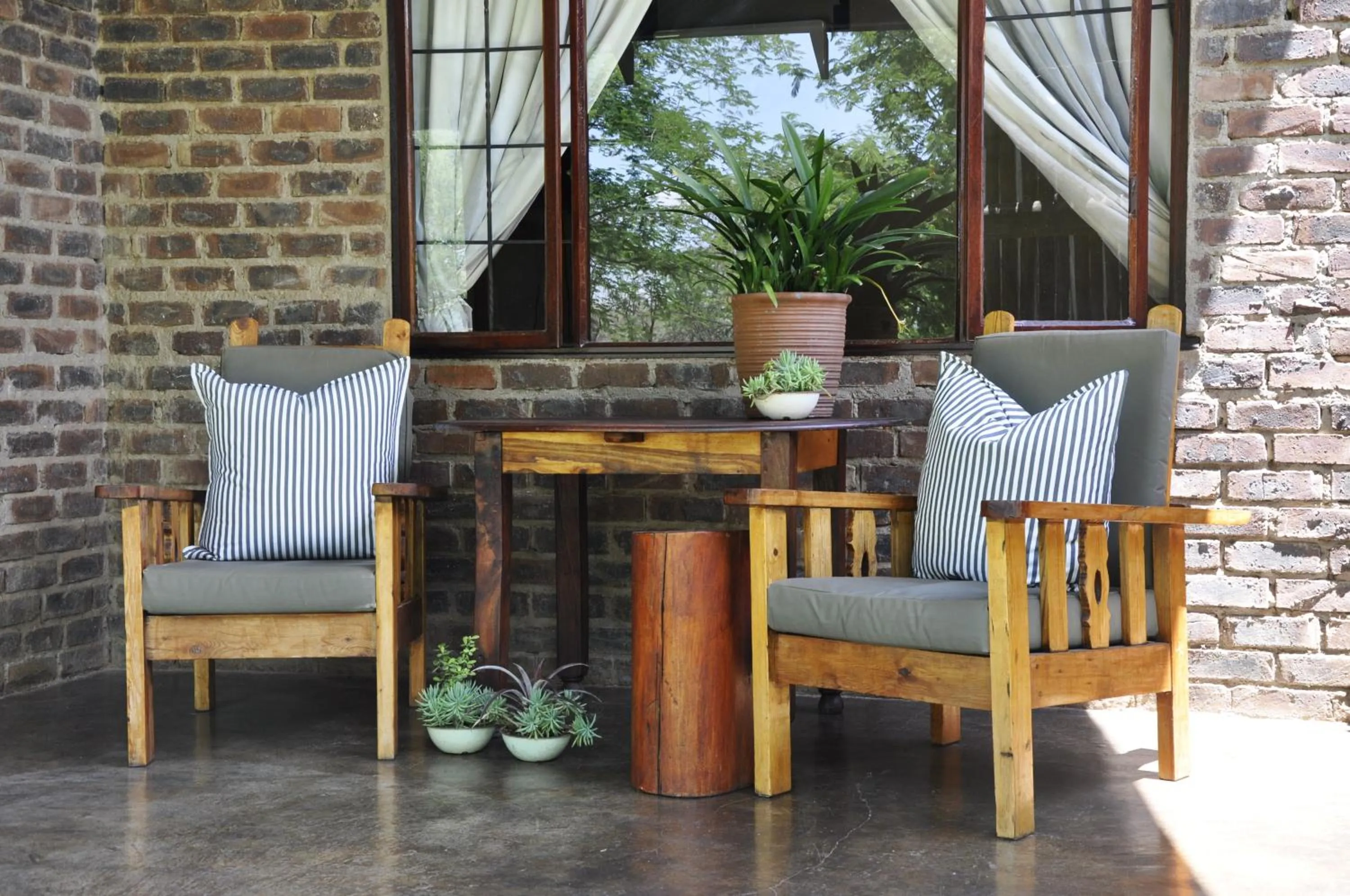 Patio in Grincourt B&B- with No Load shedding