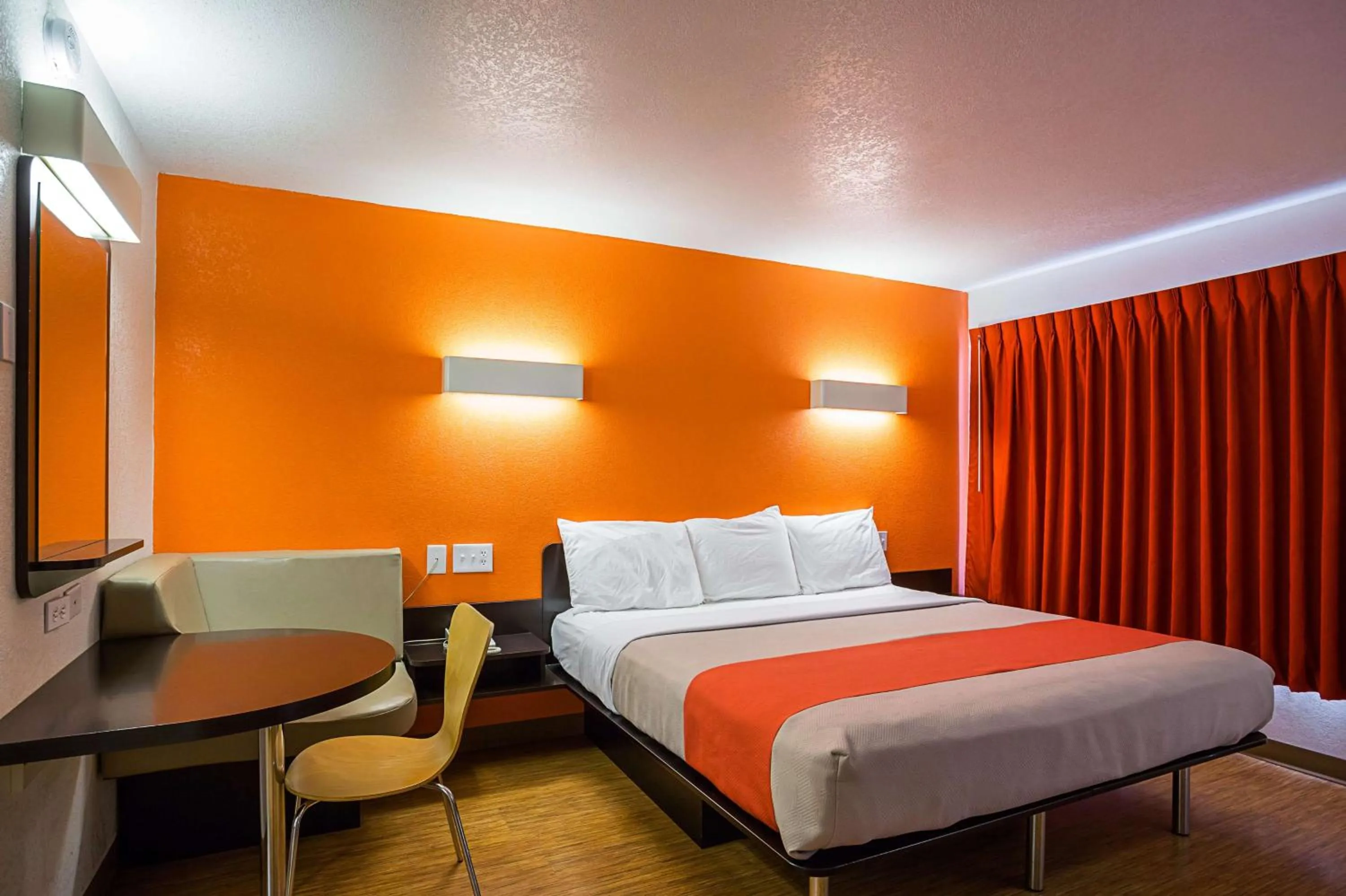 Seating area, Bed in Motel 6-Wenatchee, WA