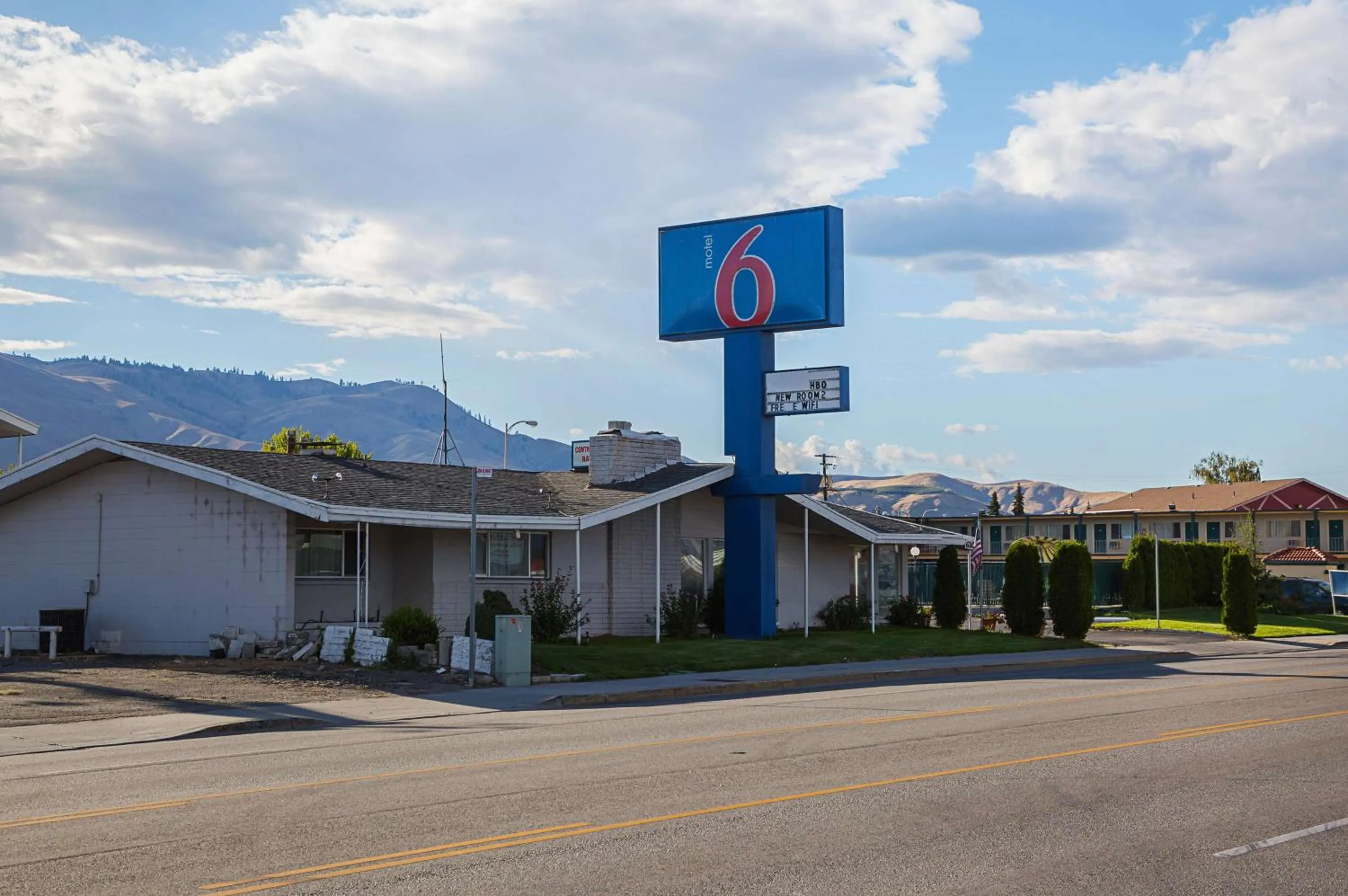 Property building in Motel 6-Wenatchee, WA