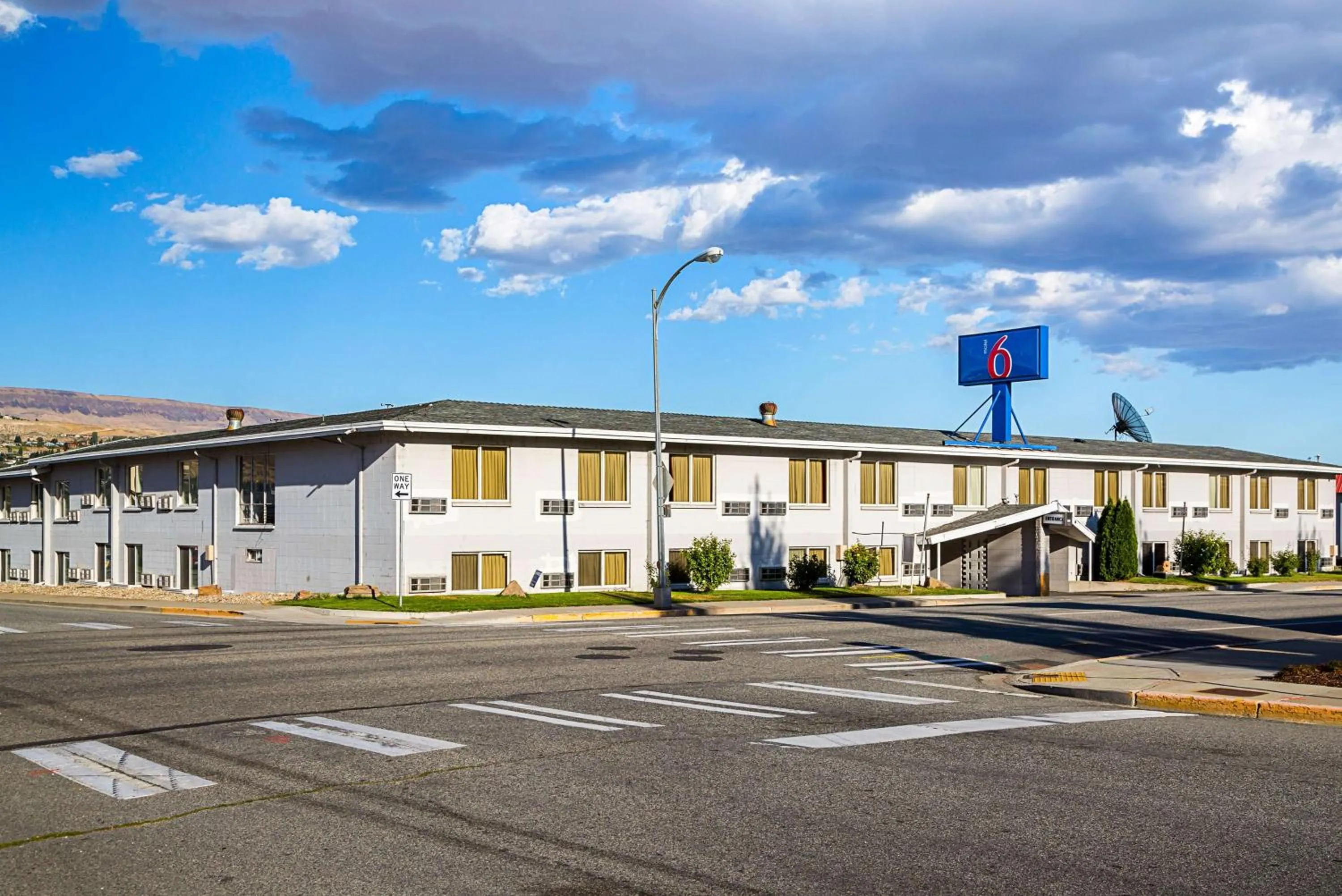 Property building in Motel 6-Wenatchee, WA