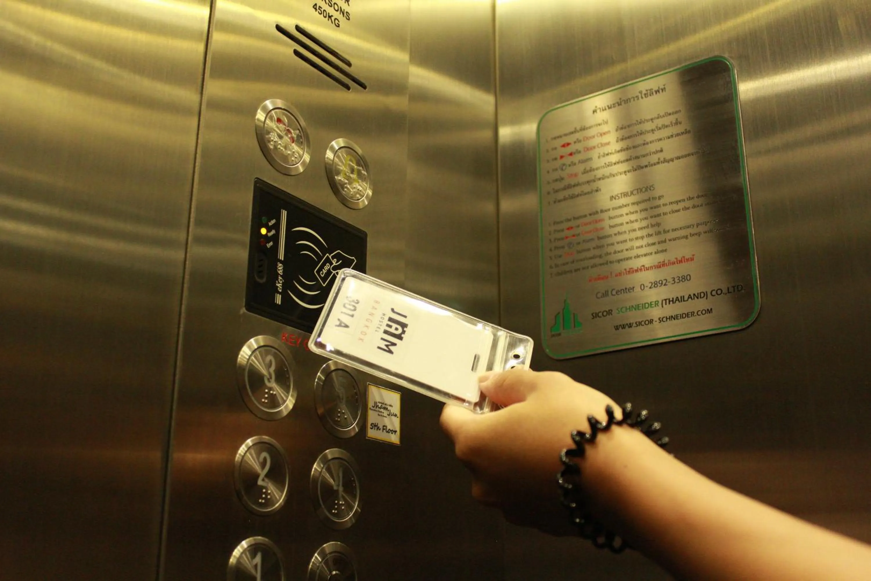 elevator in Jam Hostel Bangkok
