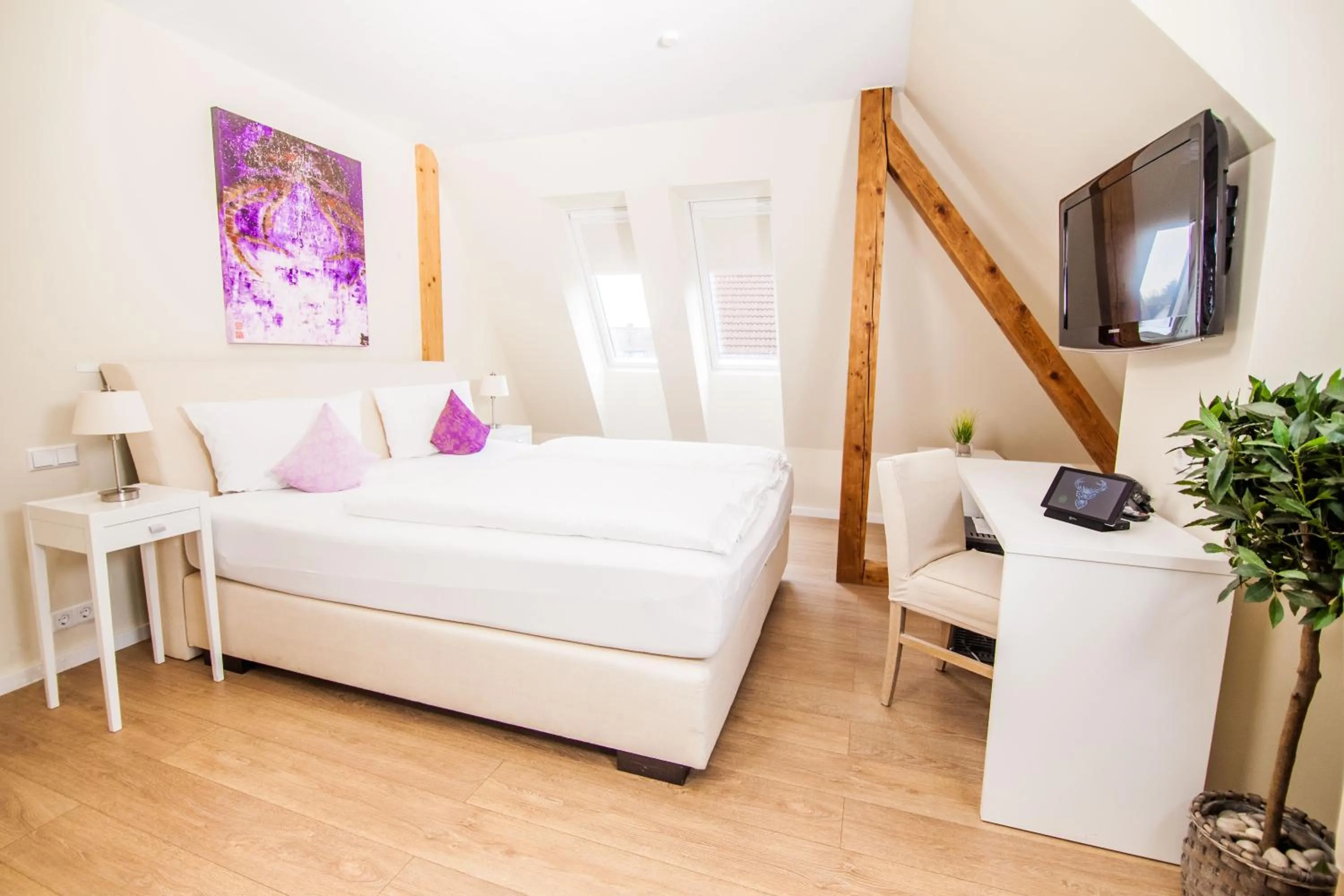 Photo of the whole room, Bed in Hotel Havelser Hof