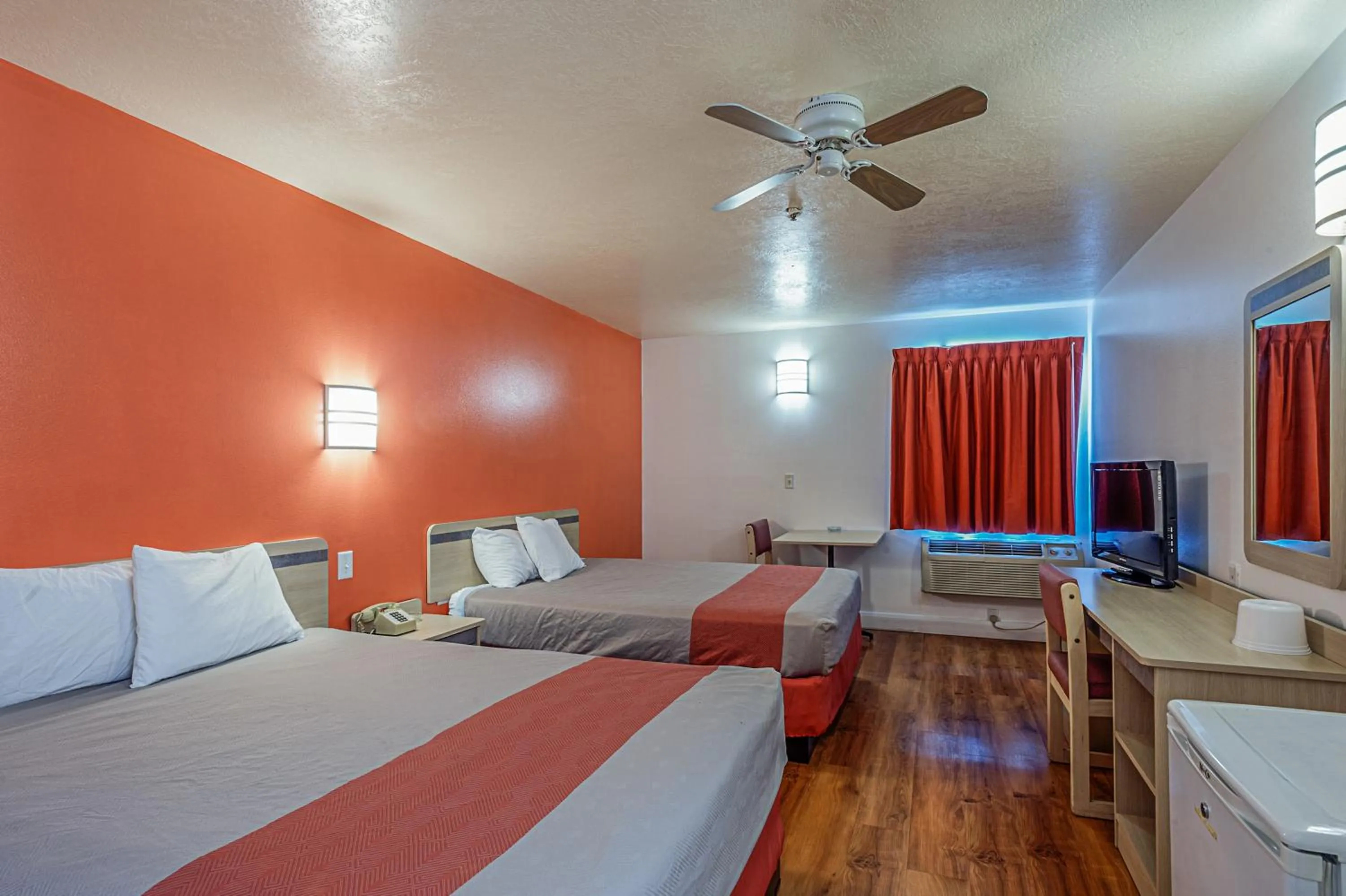 Bedroom, Bed in Motel 6-Beaver, UT