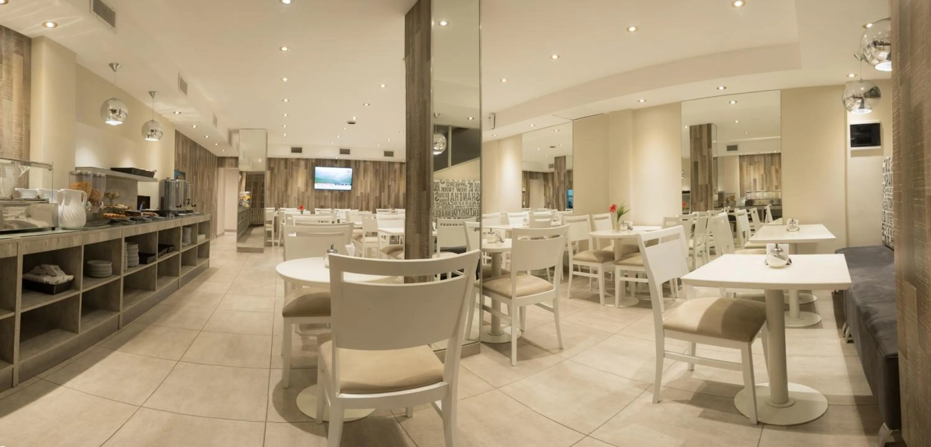 Restaurant/places to eat in Prince Hotel