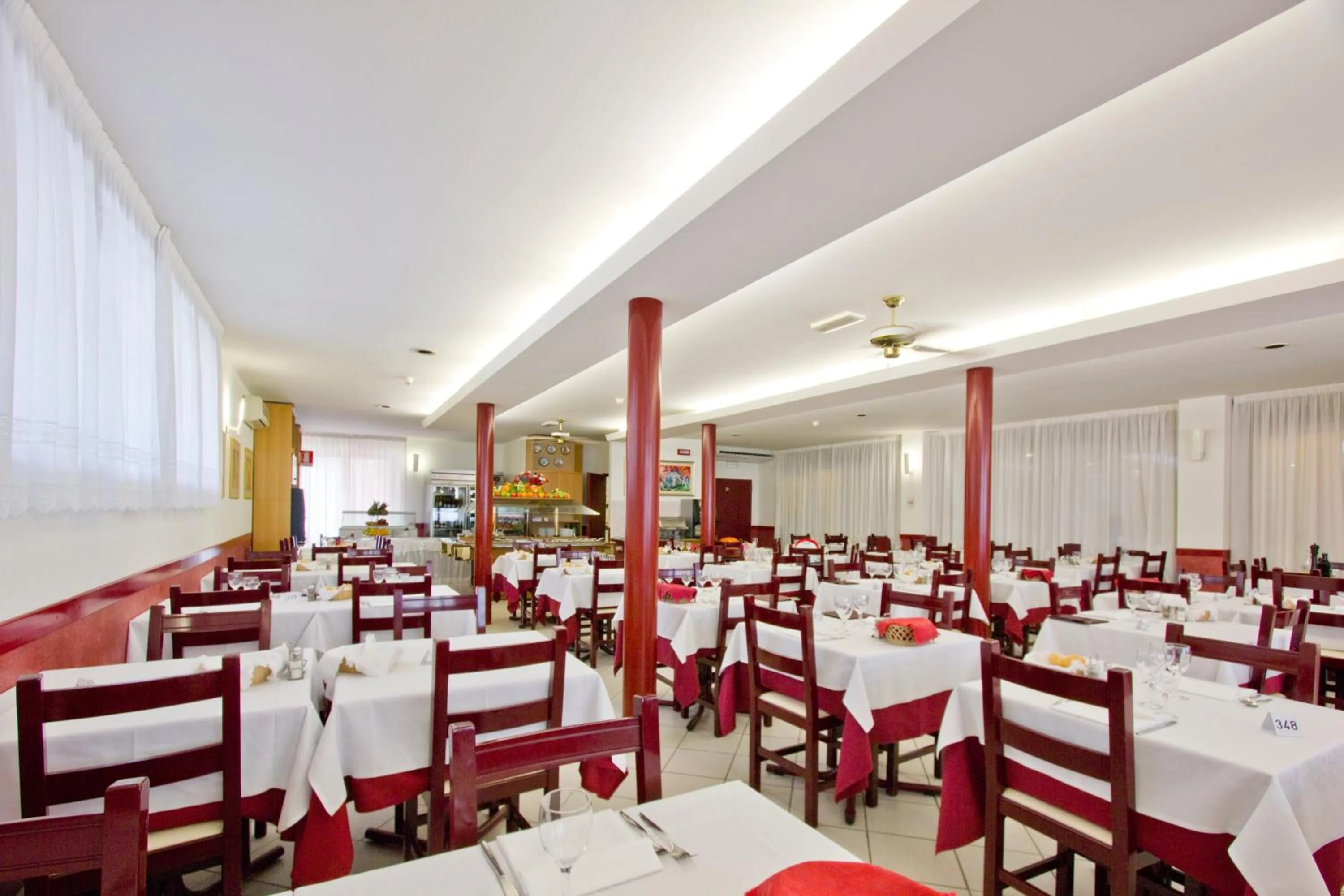 Restaurant/places to eat in Hotel Desiree