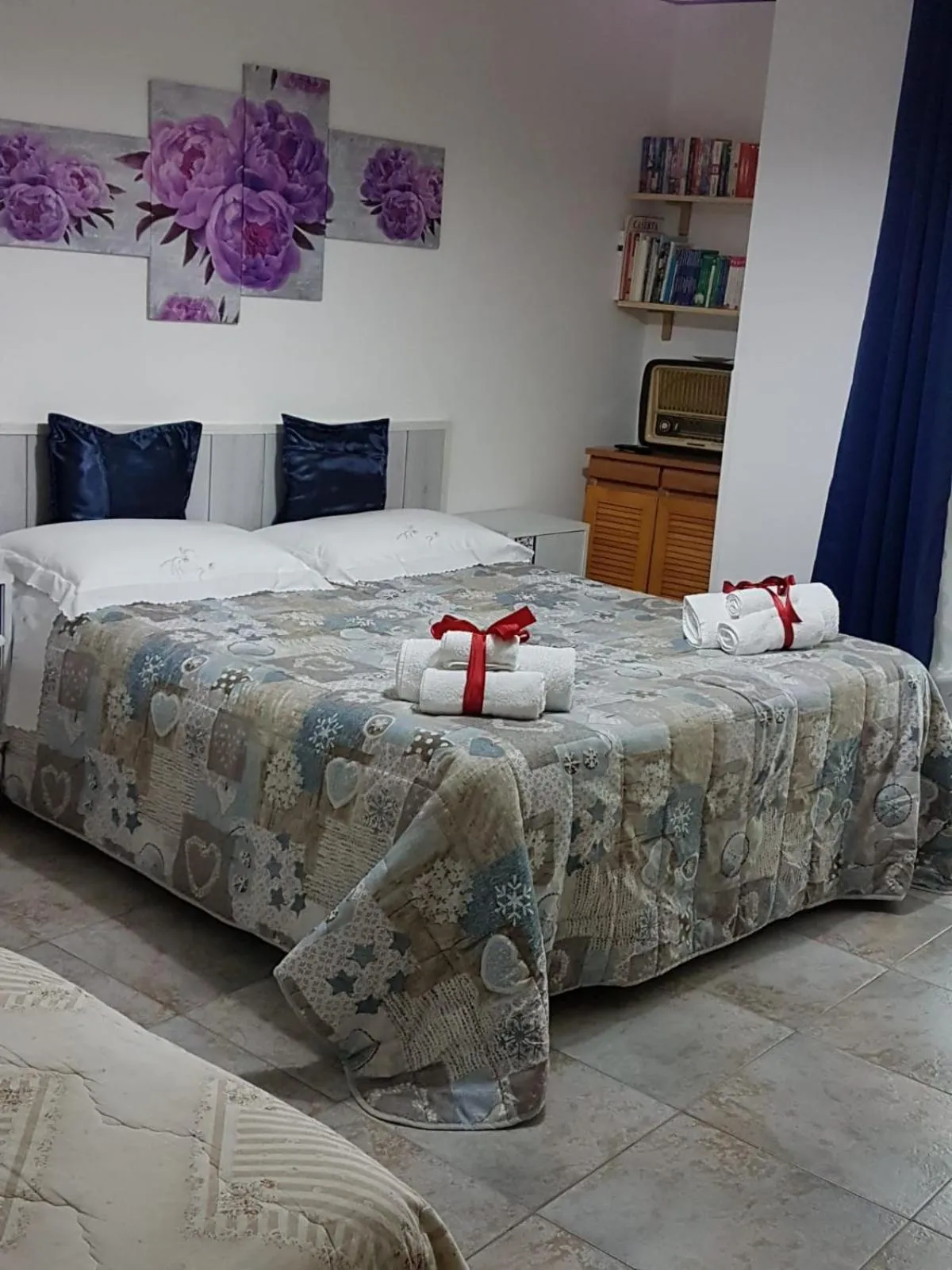 People, Bed in B&B Regina Elena