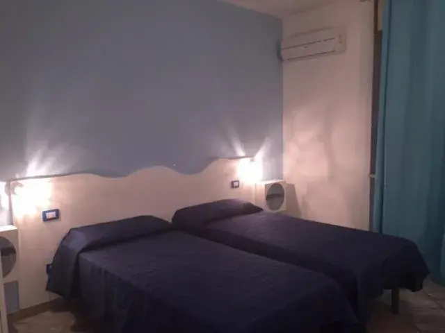 Economy Twin Room in Hotel Sandalion Economy Twin Room in Hotel Sandalion