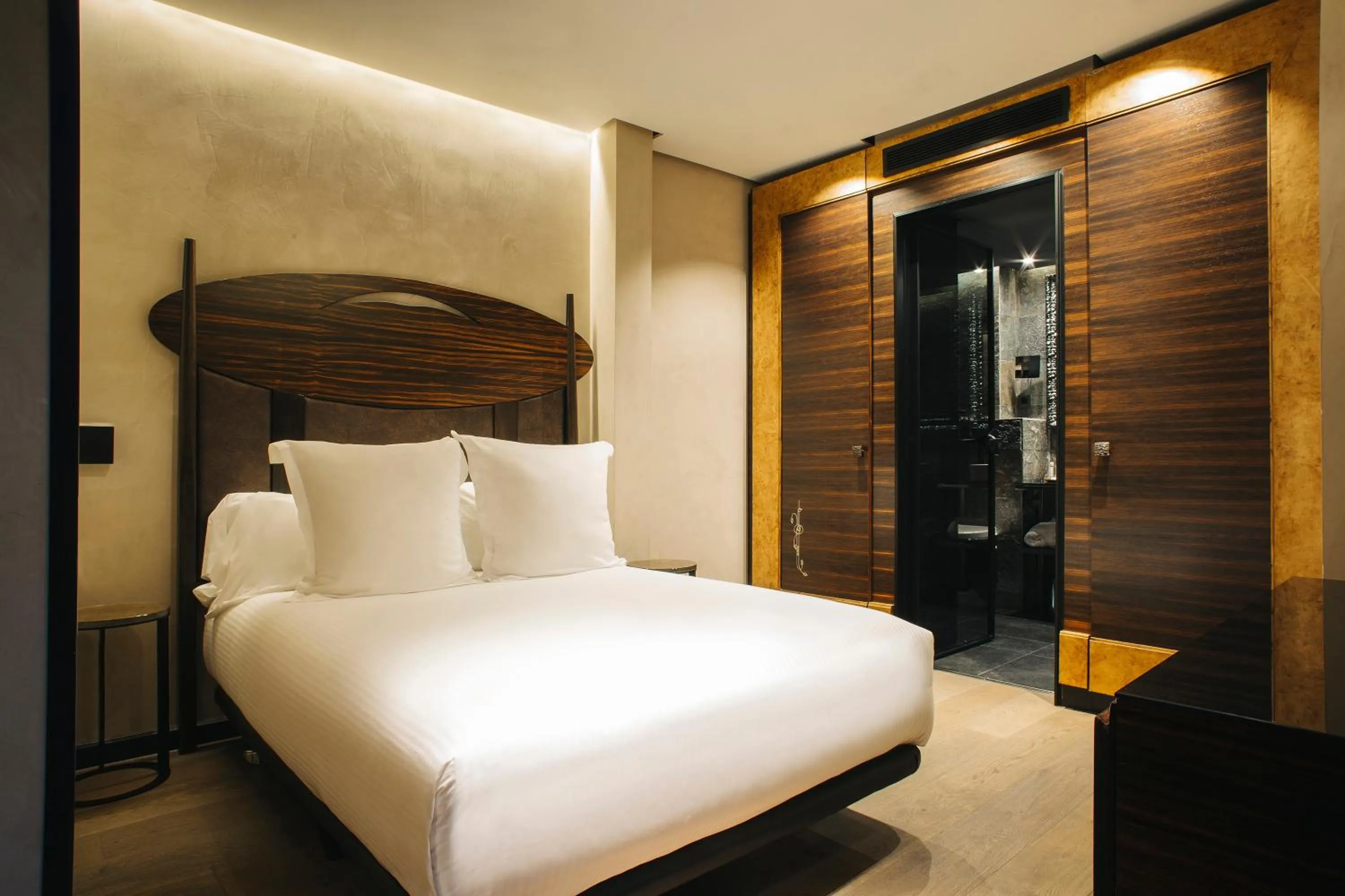 Bed in Hotel Bagués, a Small Luxury Hotel of the World