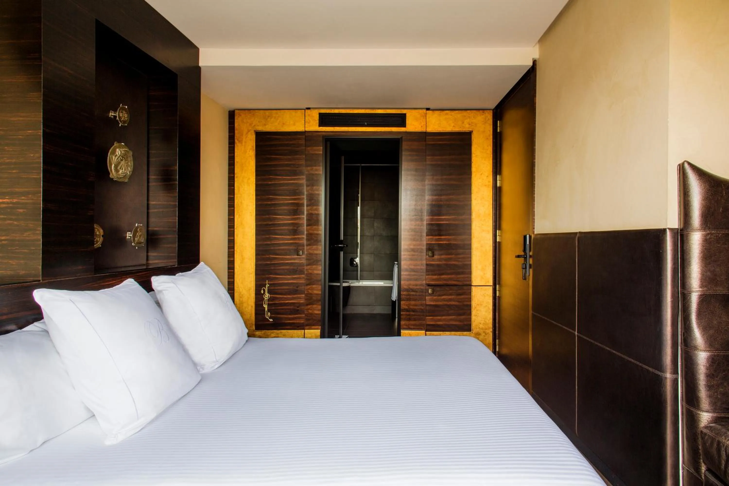 Bed in Hotel Bagués, a Small Luxury Hotel of the World