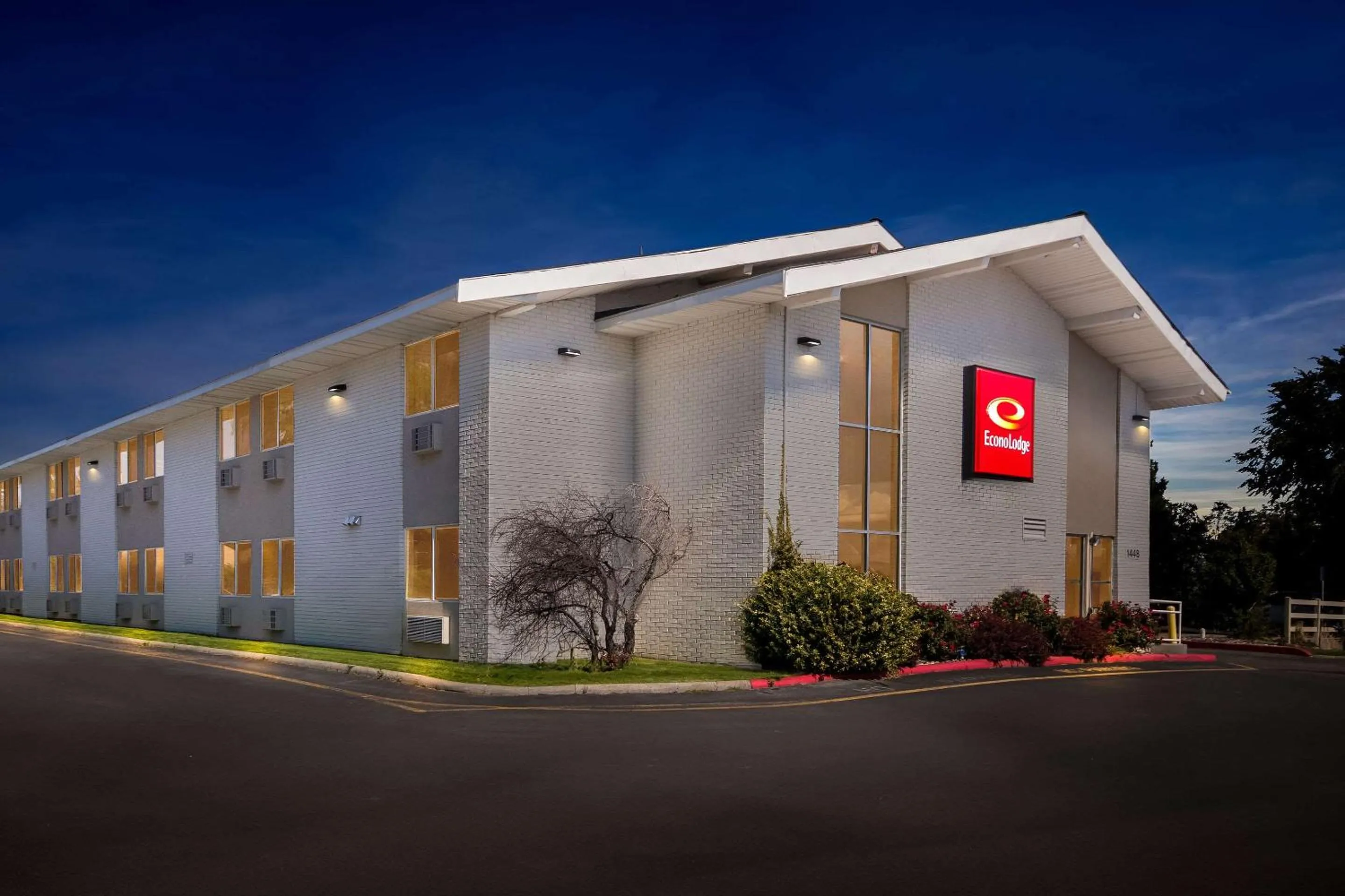 Property building in Econo Lodge