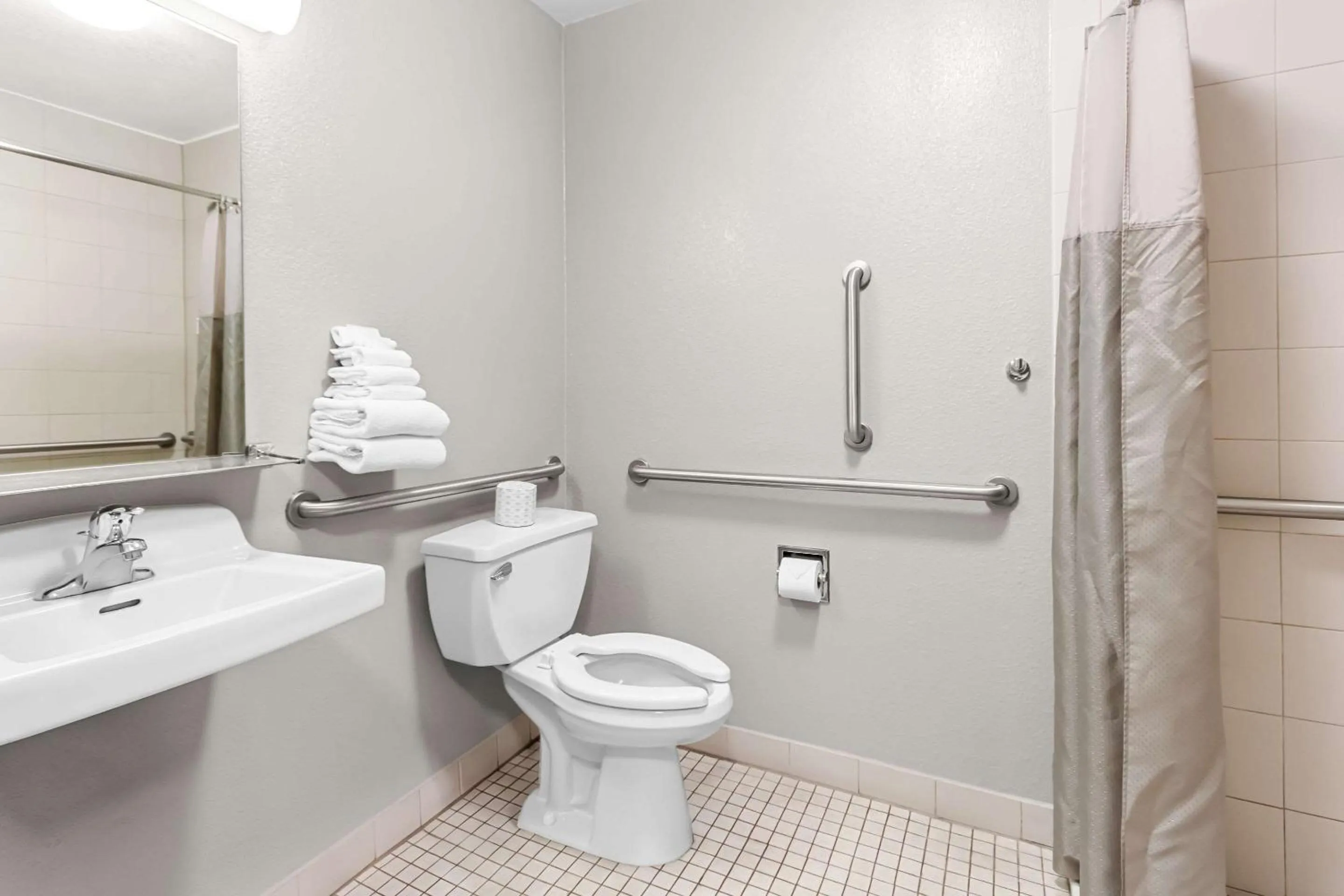 Bedroom in Econo Lodge