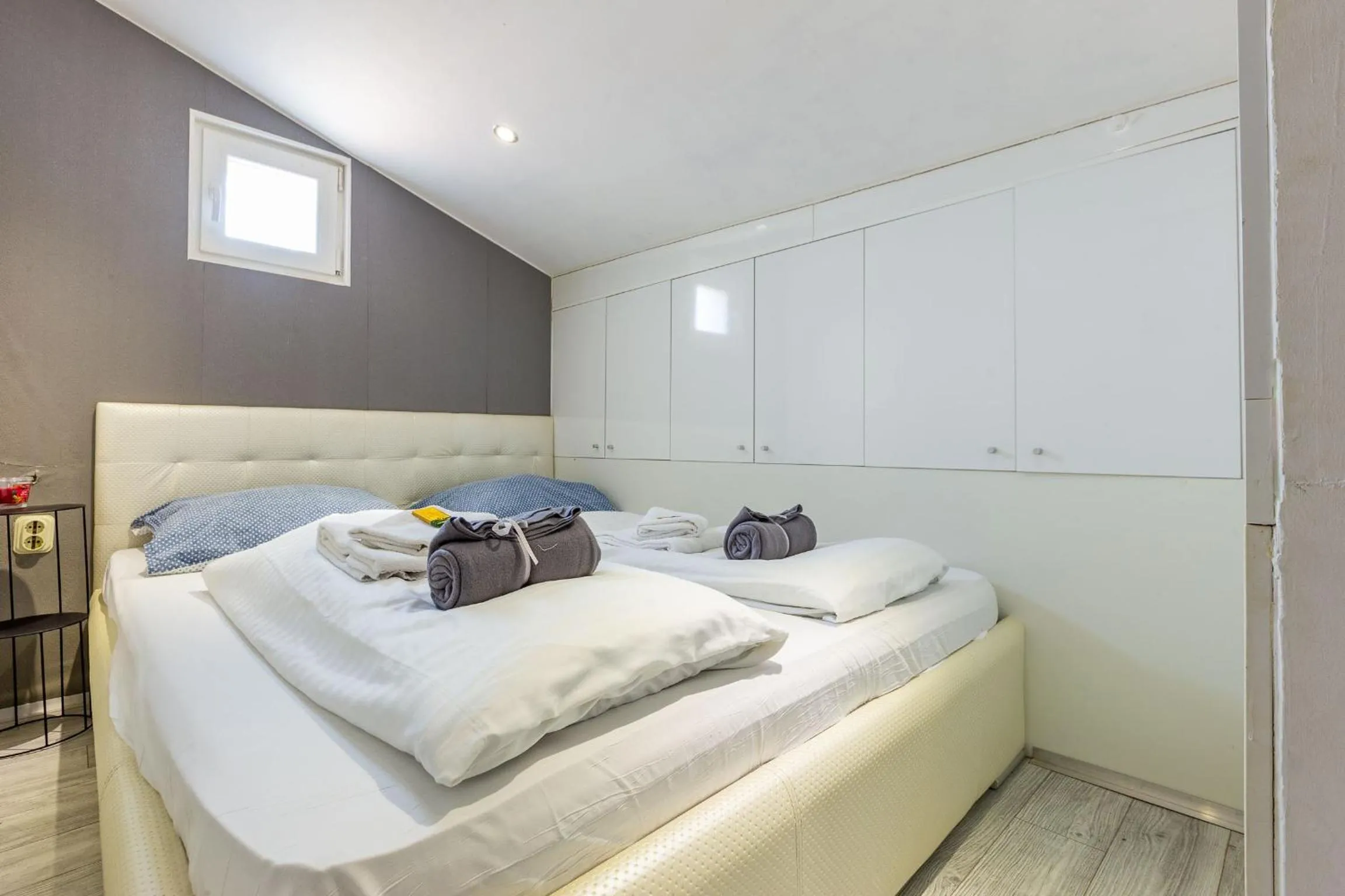 Bed in Alpha loft 1BR apartment in center