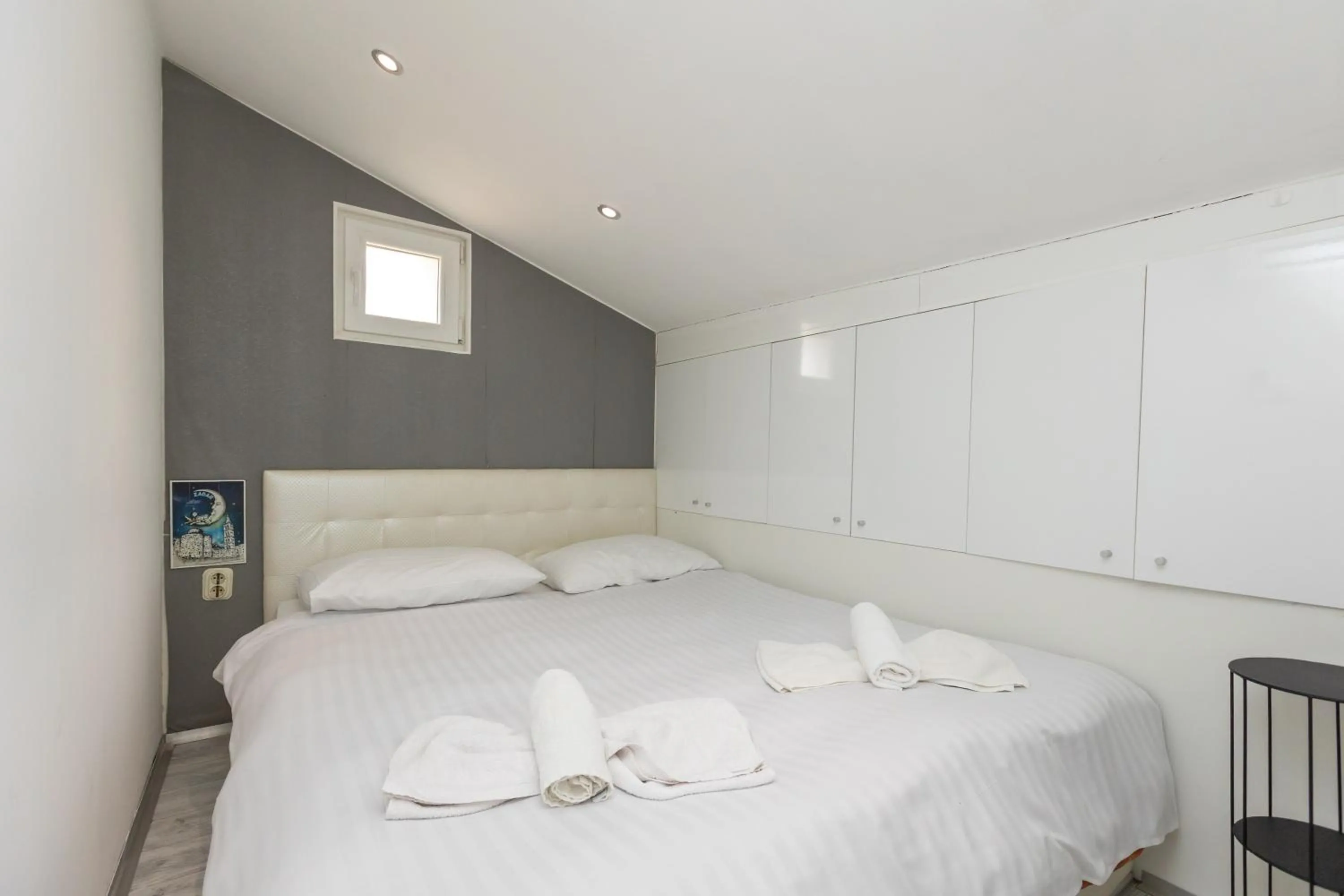 Bed in Alpha loft 1BR apartment in center