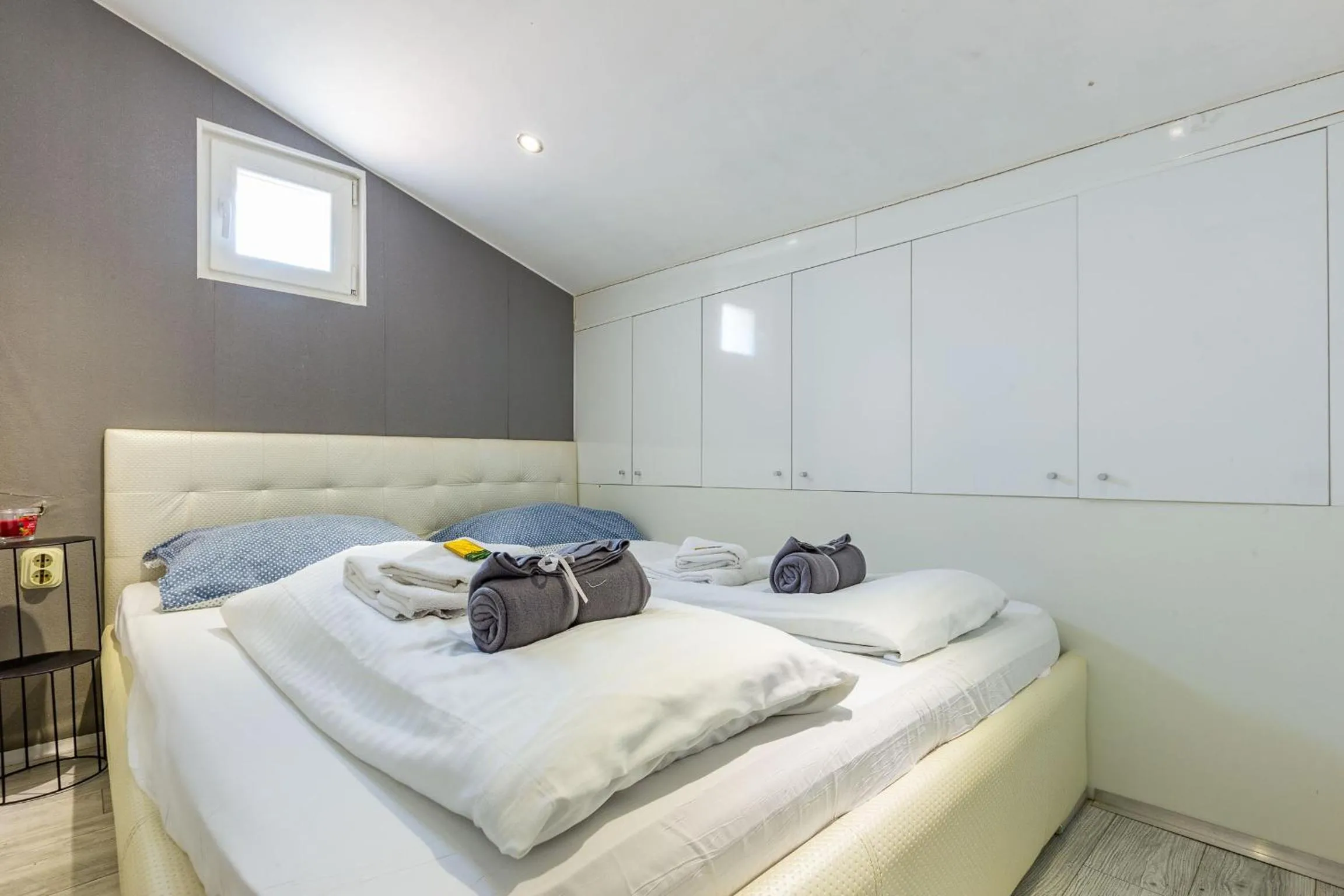 Bed in Alpha loft 1BR apartment in center