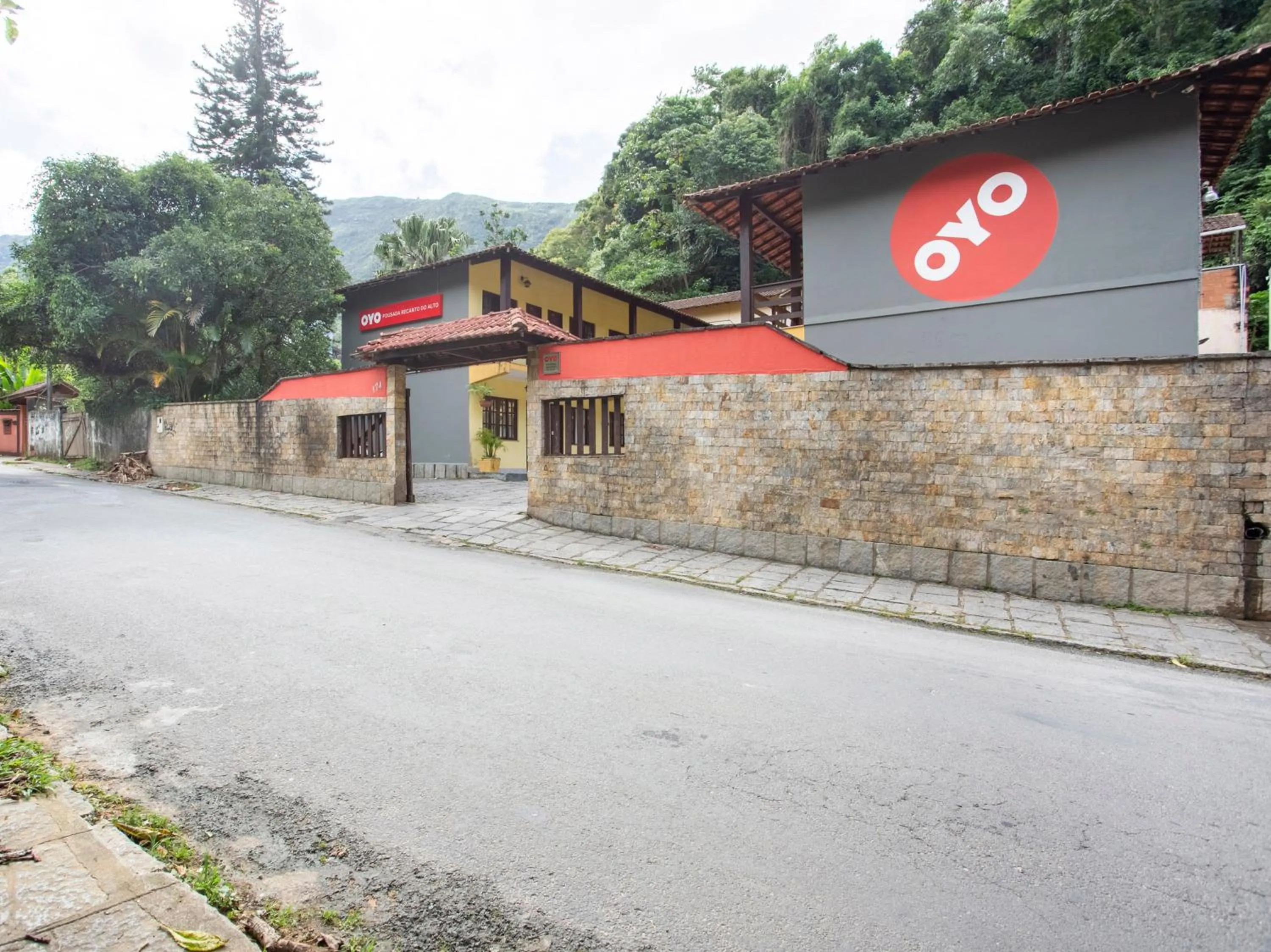 Facade/entrance in OYO Hotel Recanto Do Alto, Teresópolis