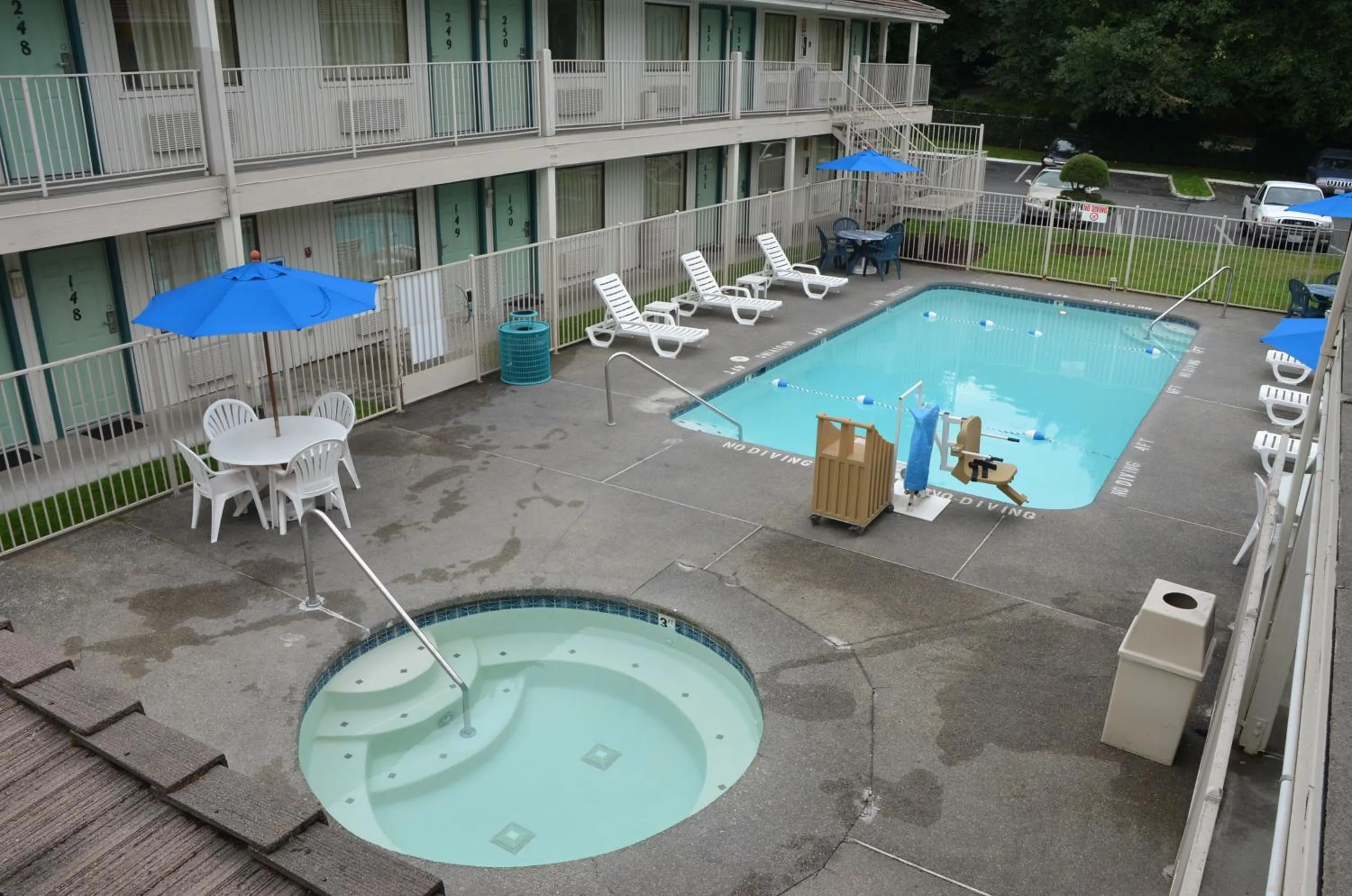 Swimming pool in Motel 6-Seattle, WA - South
