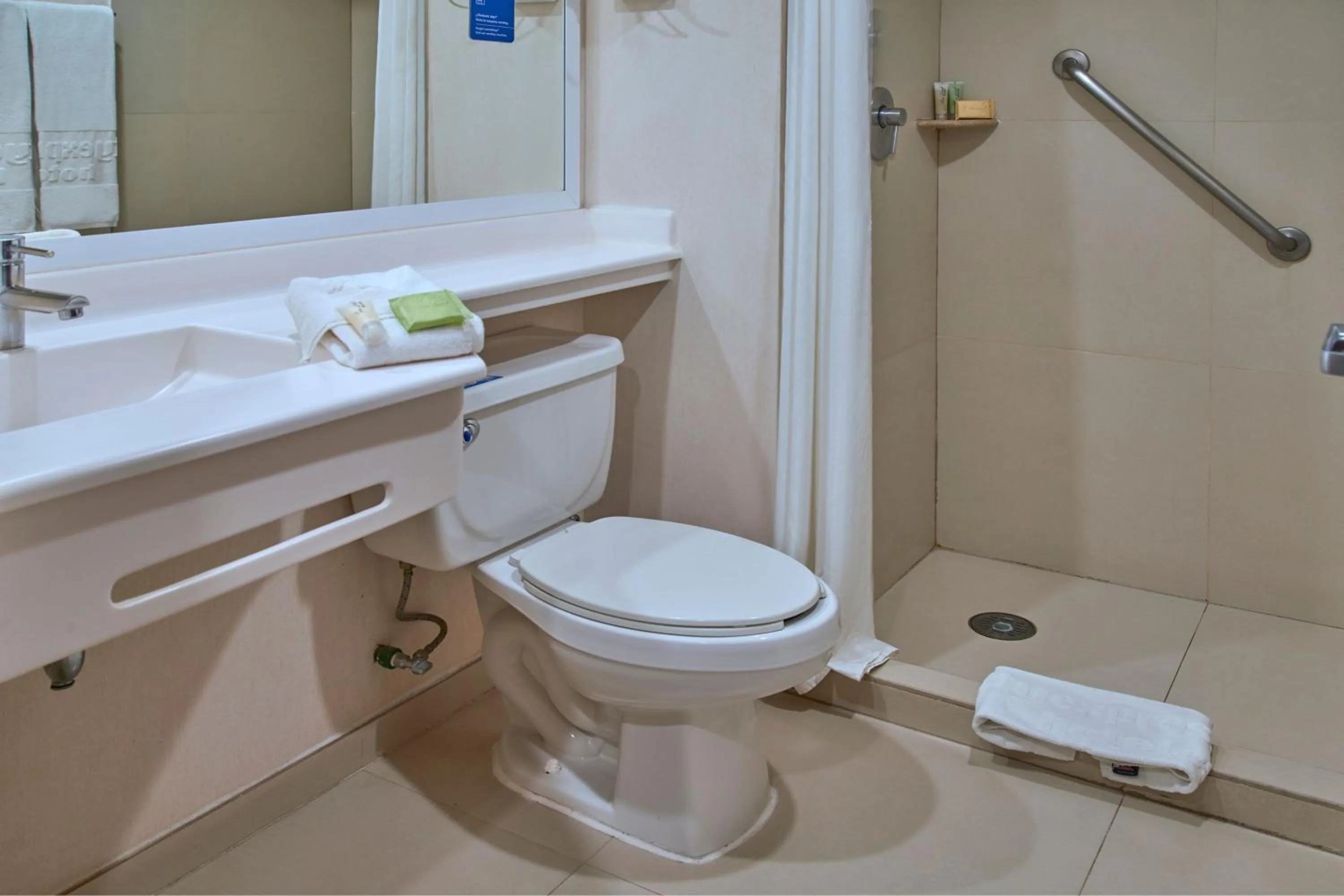 Bathroom in City Express by Marriott Zacatecas