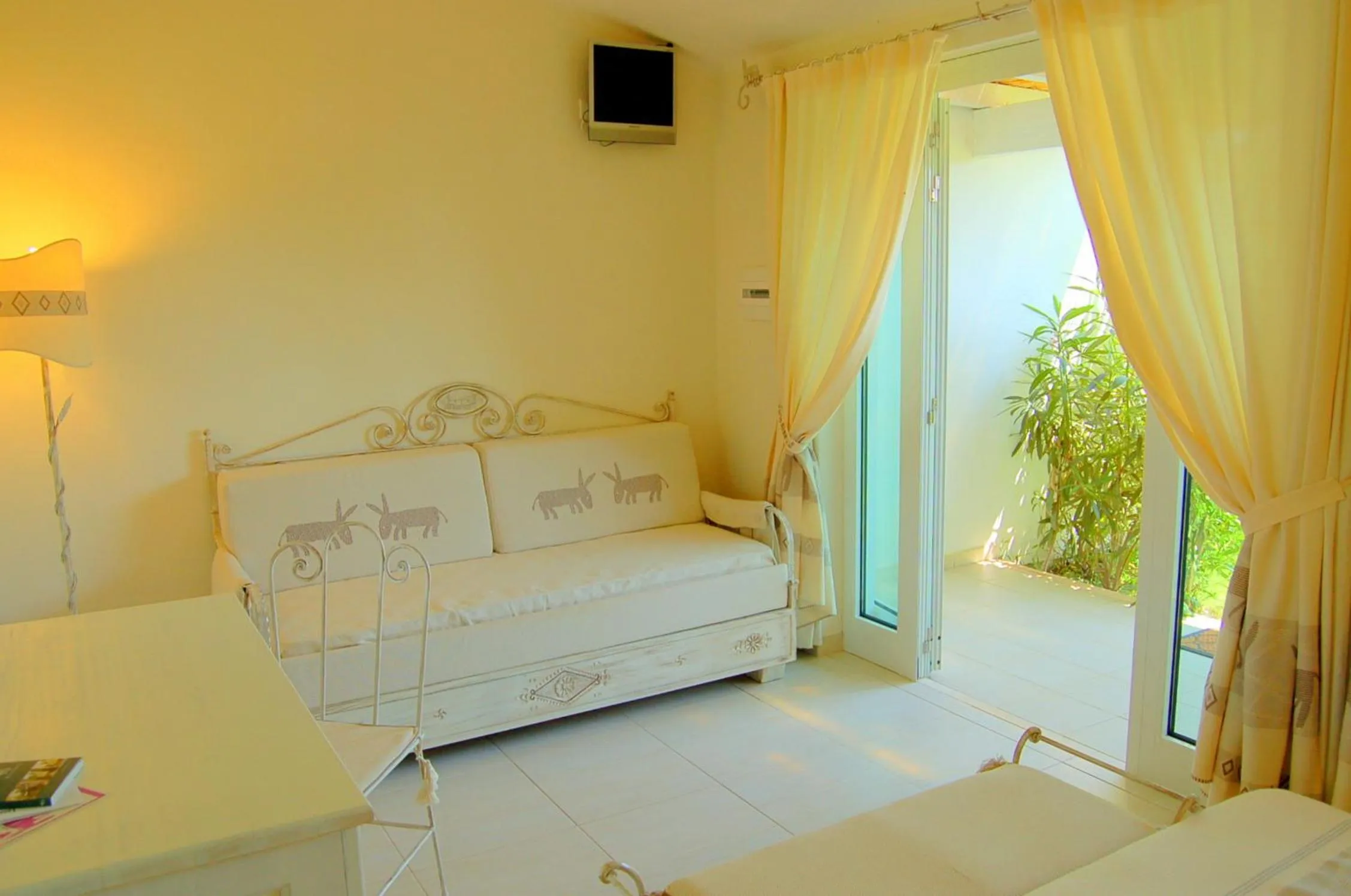 Photo of the whole room, Bed in Hotel Budoni Beach
