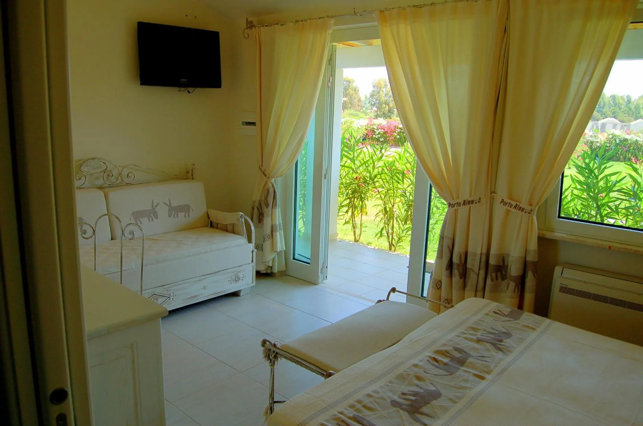 Decorative detail, Bed in Hotel Budoni Beach