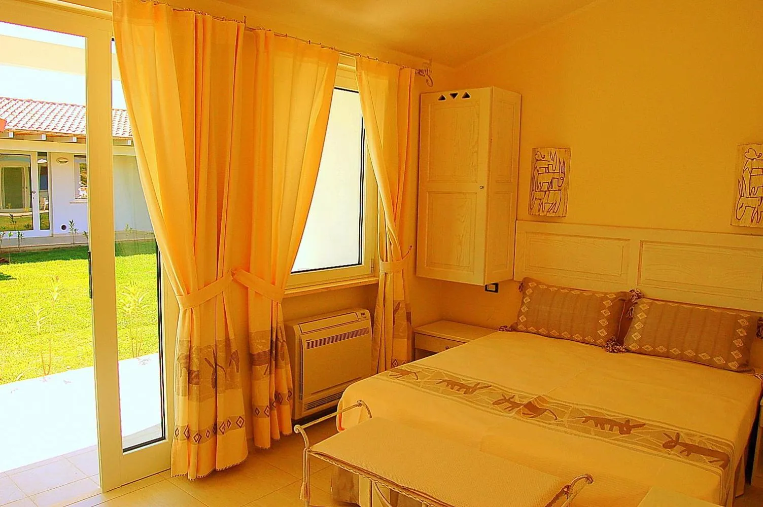 Photo of the whole room, Bed in Hotel Budoni Beach