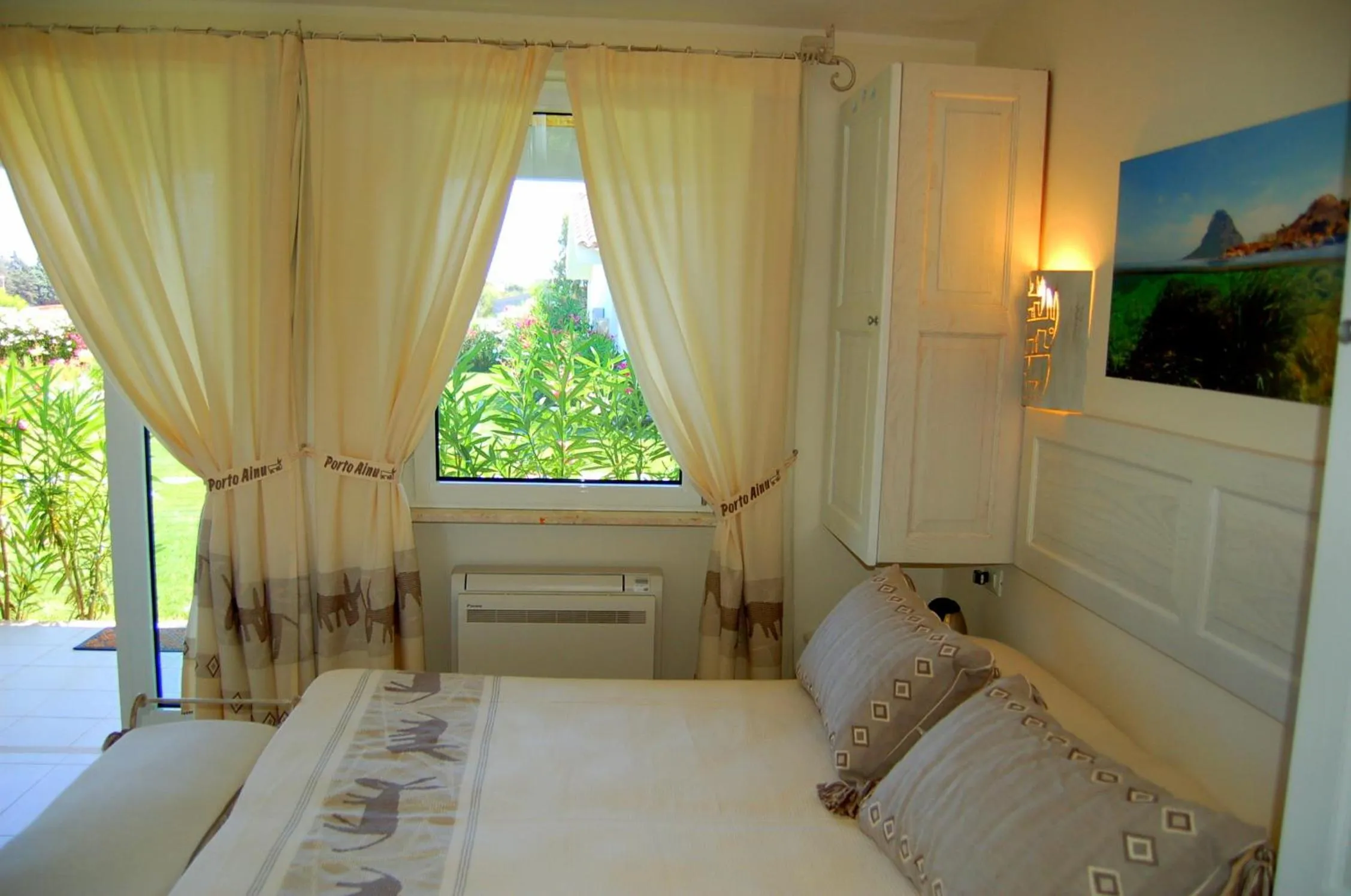 Photo of the whole room, Bed in Hotel Budoni Beach